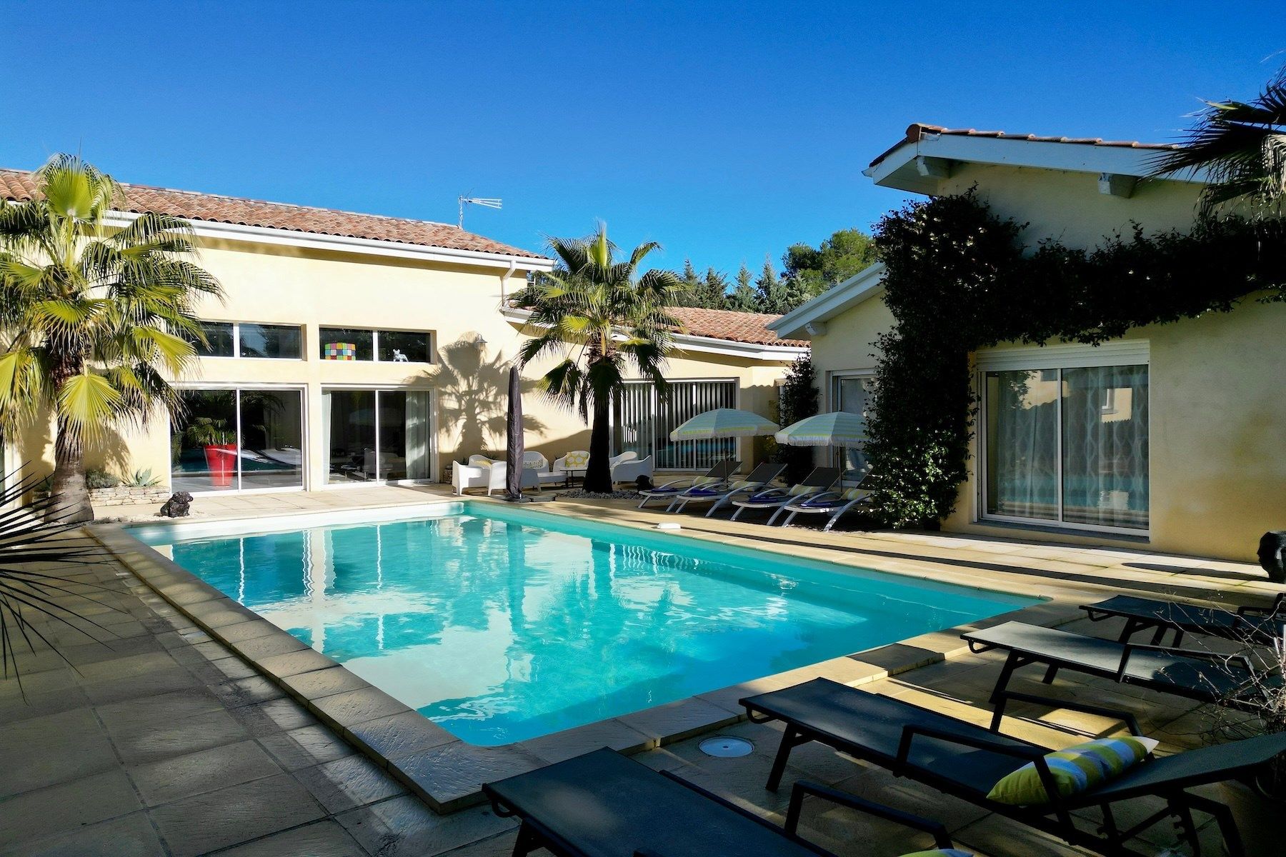 villa 9 Rooms for sale on UZES (30700)