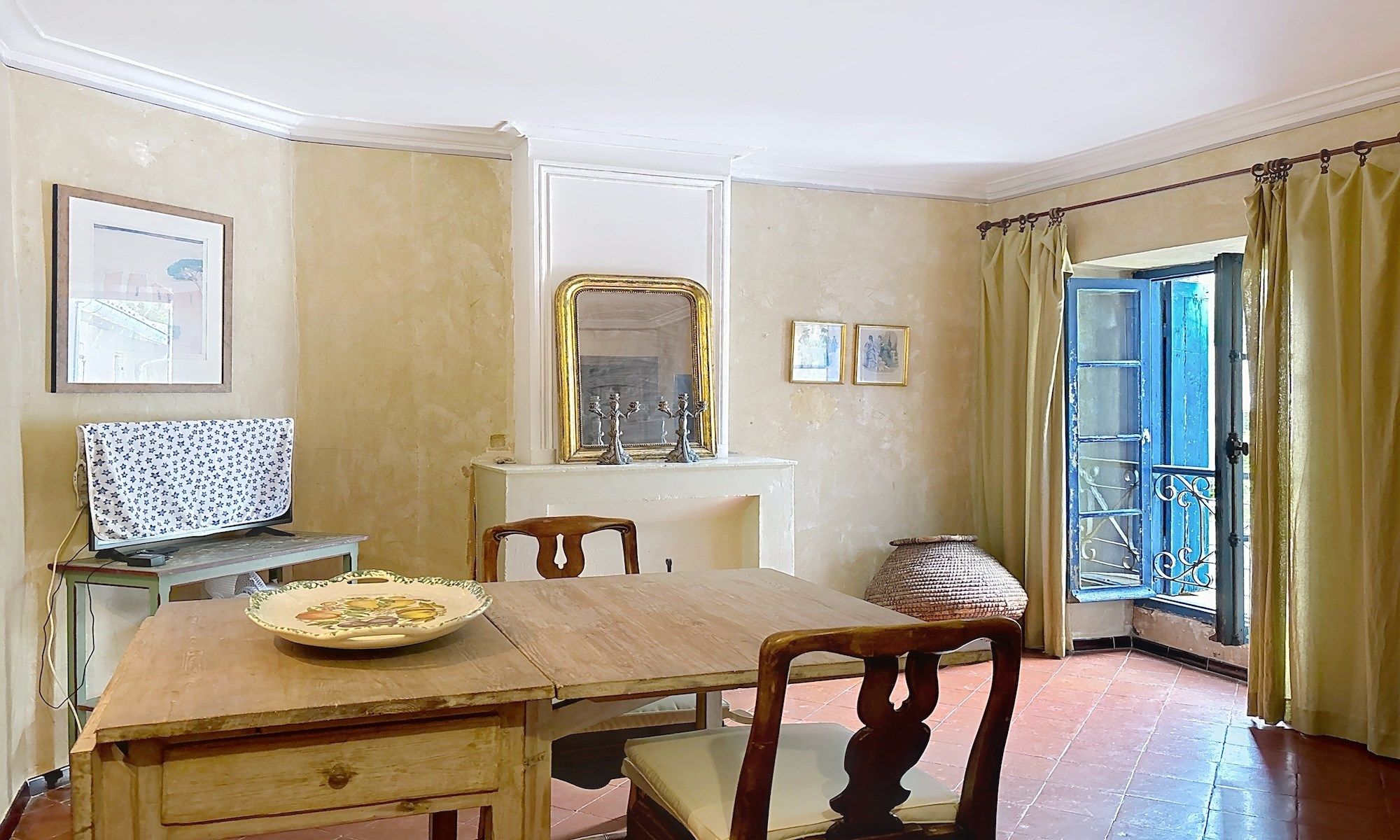 building for sale on UZES (30700)