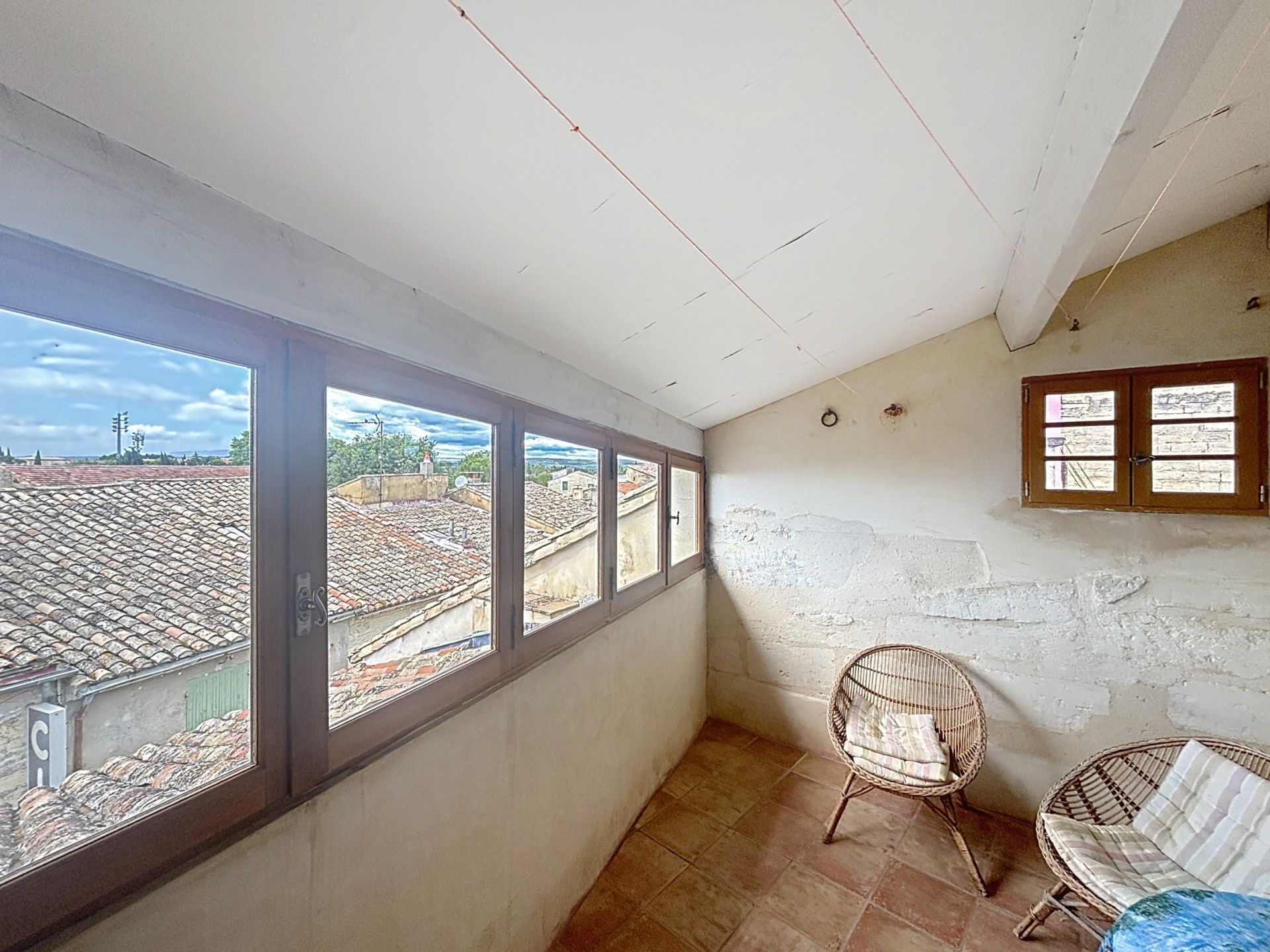 building for sale on UZES (30700)