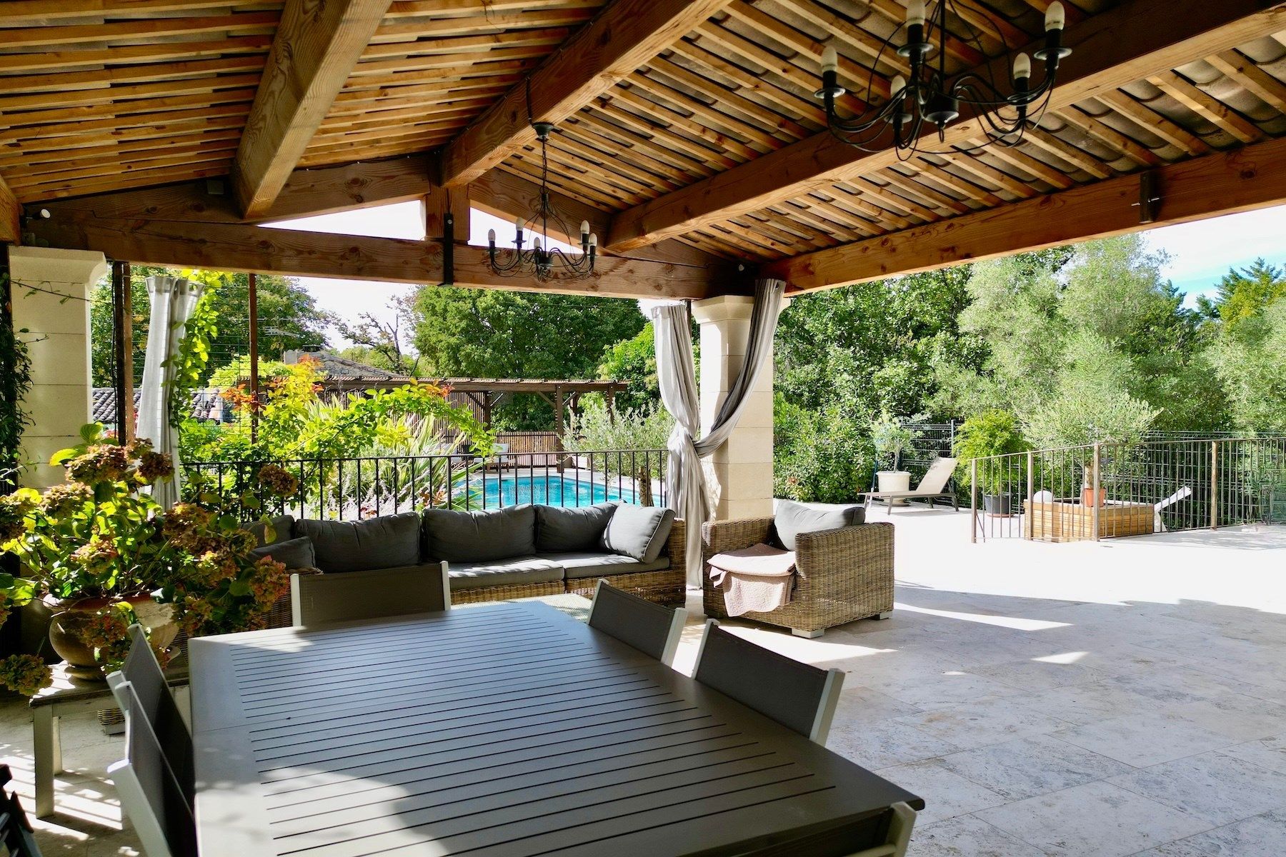 house 6 Rooms for sale on UZES (30700)