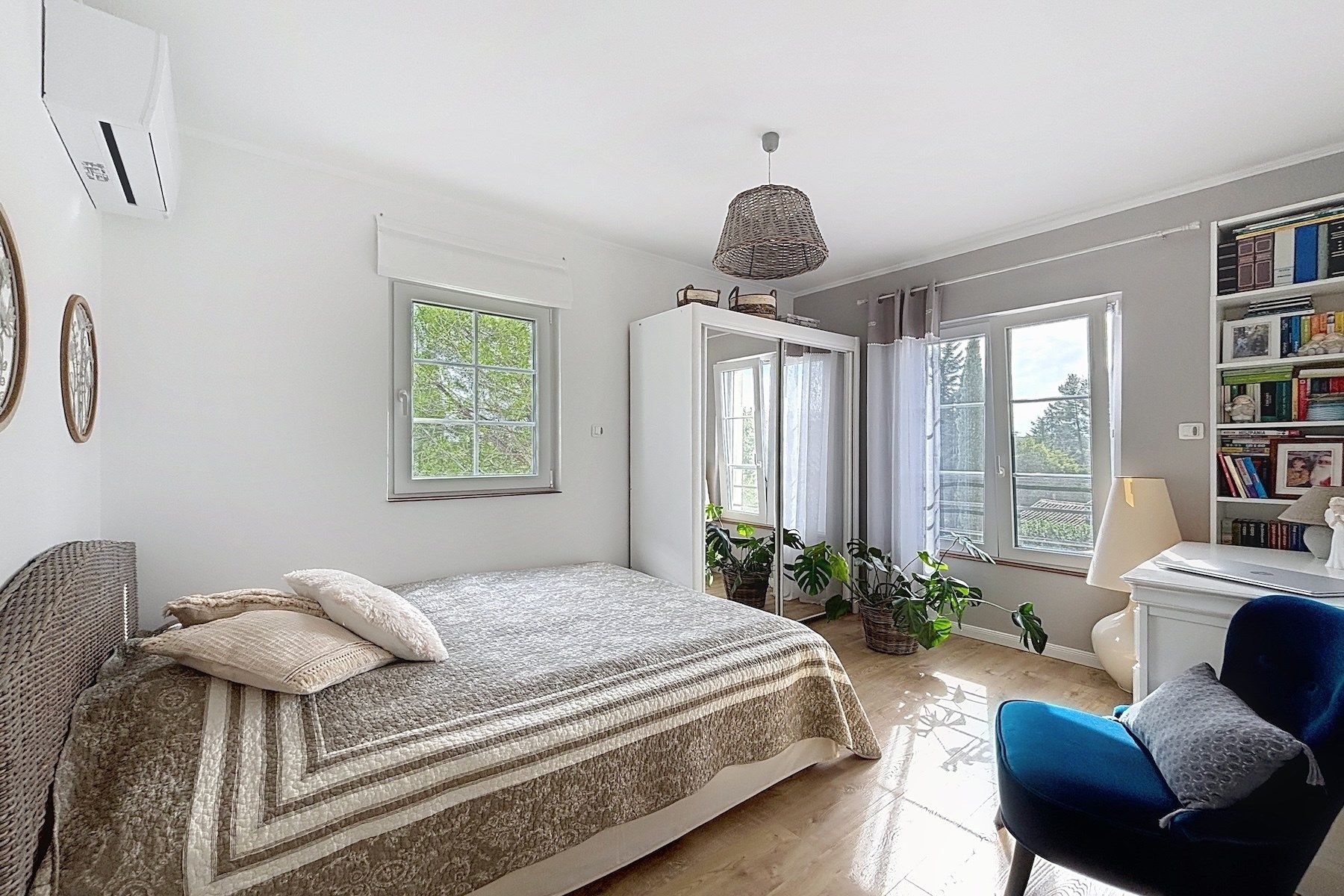 house 6 Rooms for sale on UZES (30700)