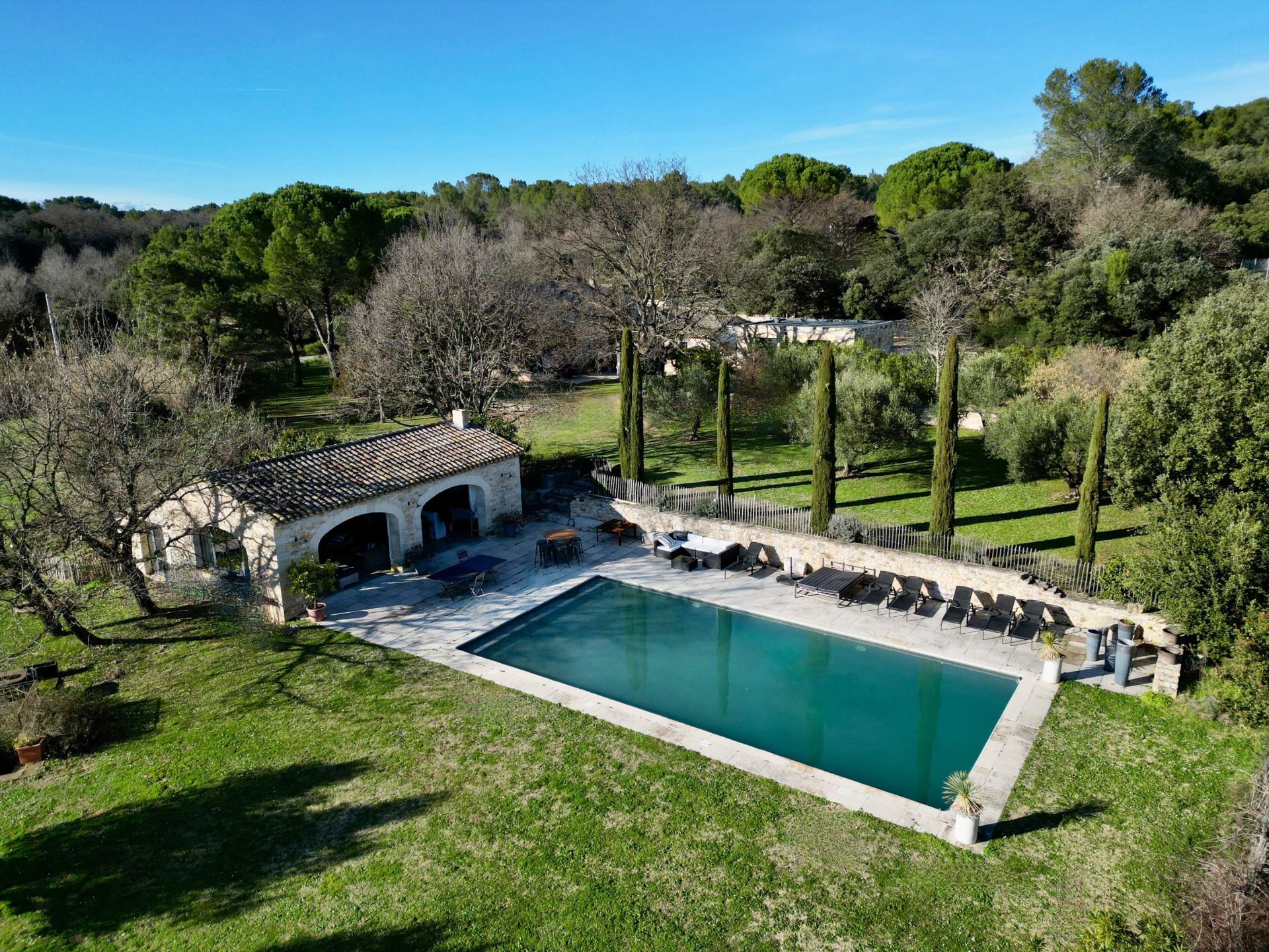 house 8 Rooms for sale on UZES (30700)