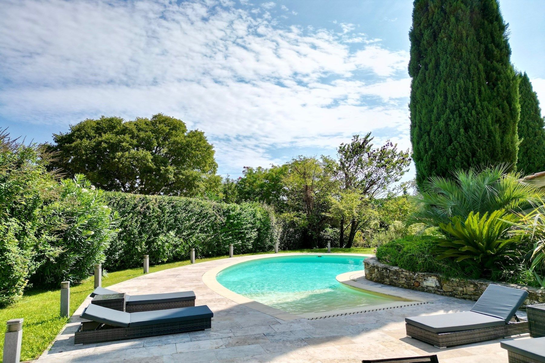 house 8 Rooms for sale on UZES (30700)