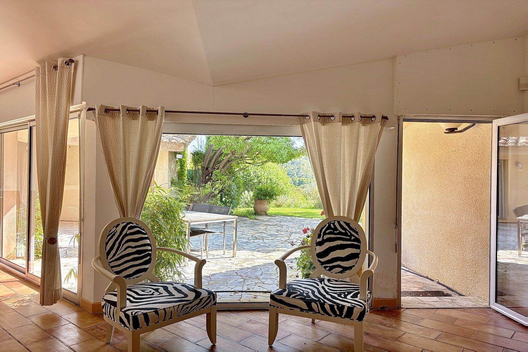 house 8 Rooms for sale on UZES (30700)