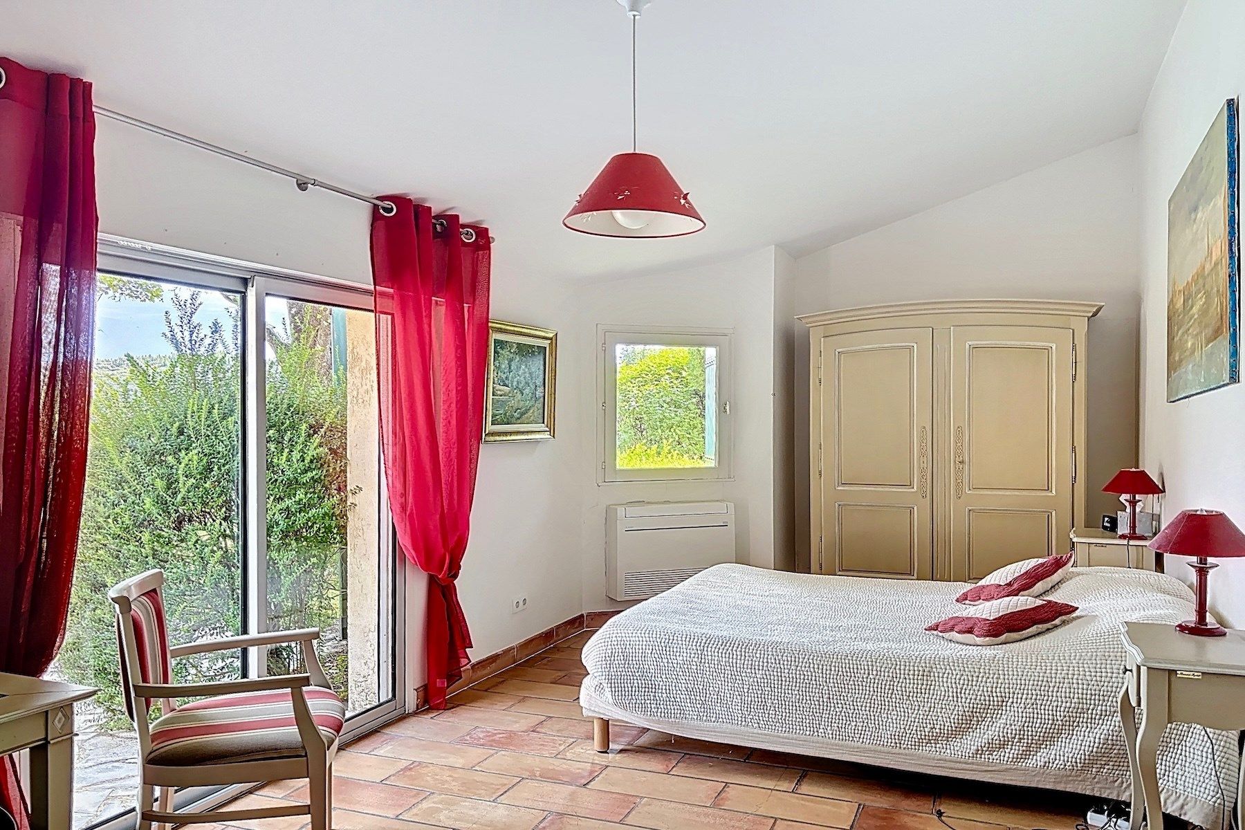 house 8 Rooms for sale on UZES (30700)