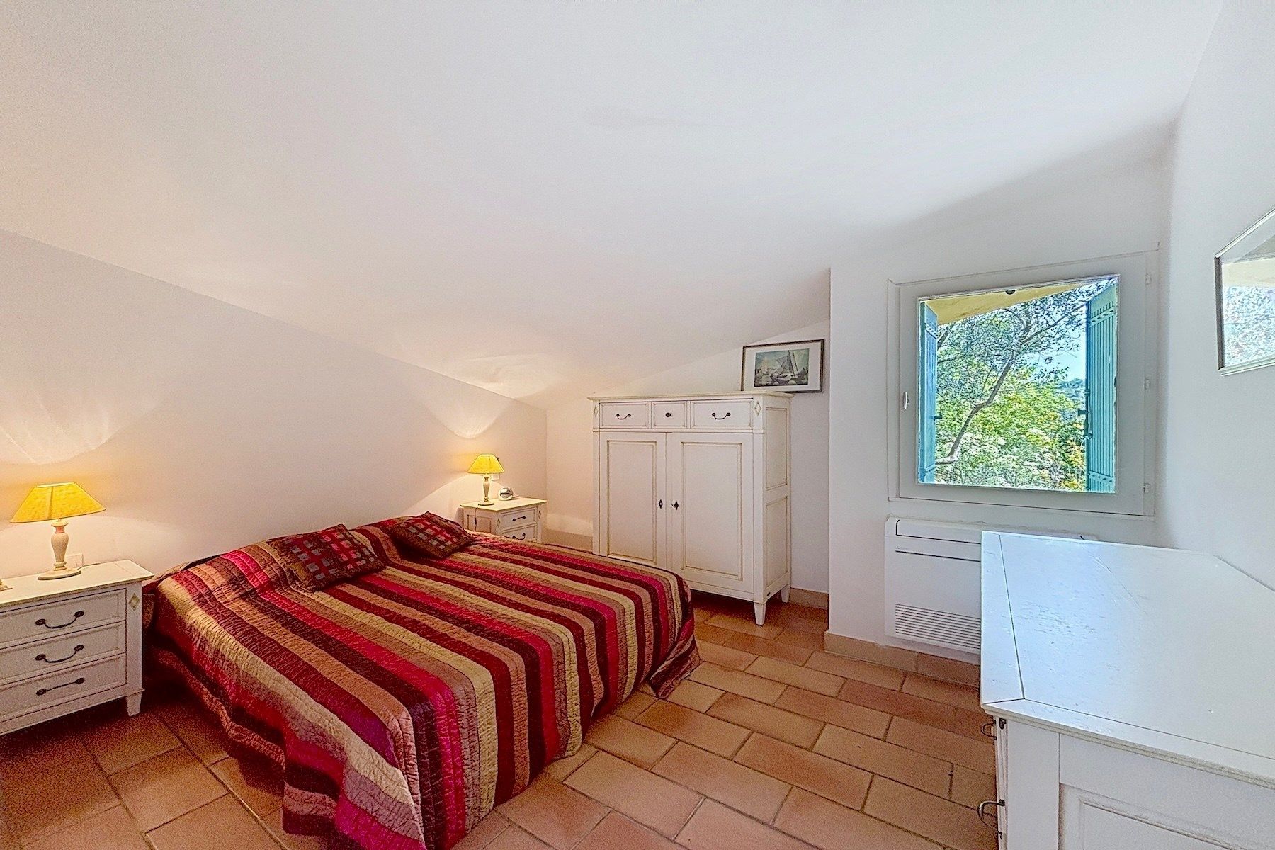 house 8 Rooms for sale on UZES (30700)