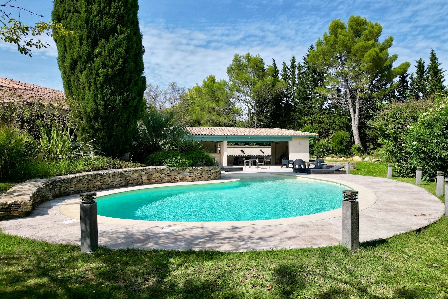 house 8 Rooms for sale on UZES (30700)