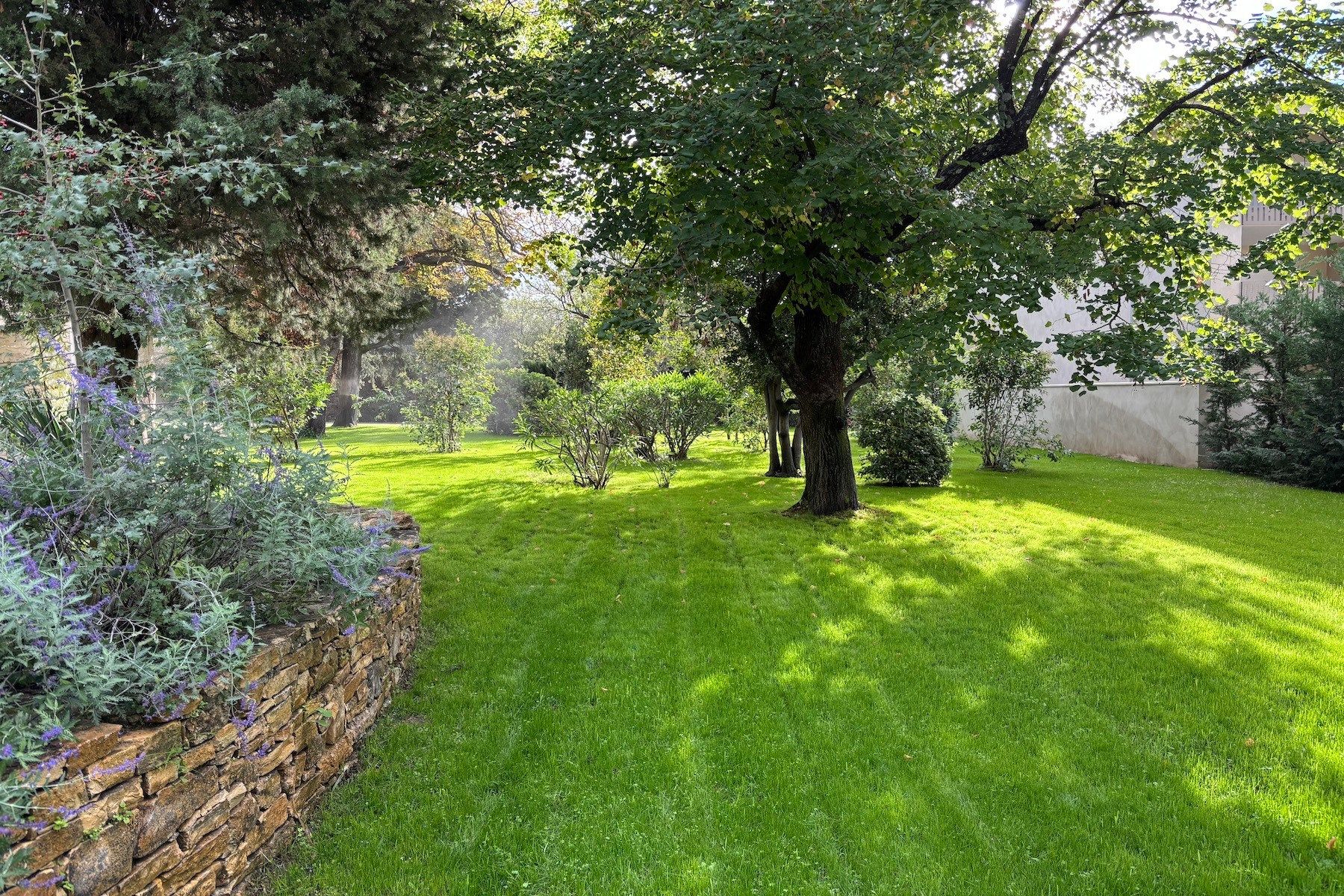 mas 8 Rooms for sale on UZES (30700)