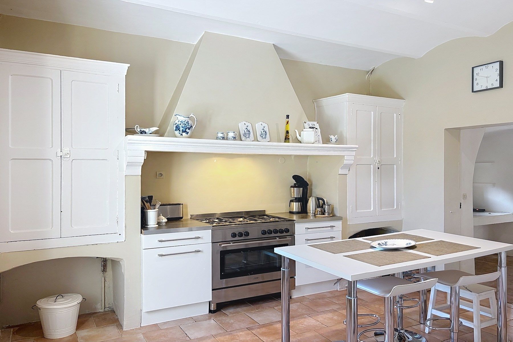 house 7 Rooms for sale on UZES (30700)