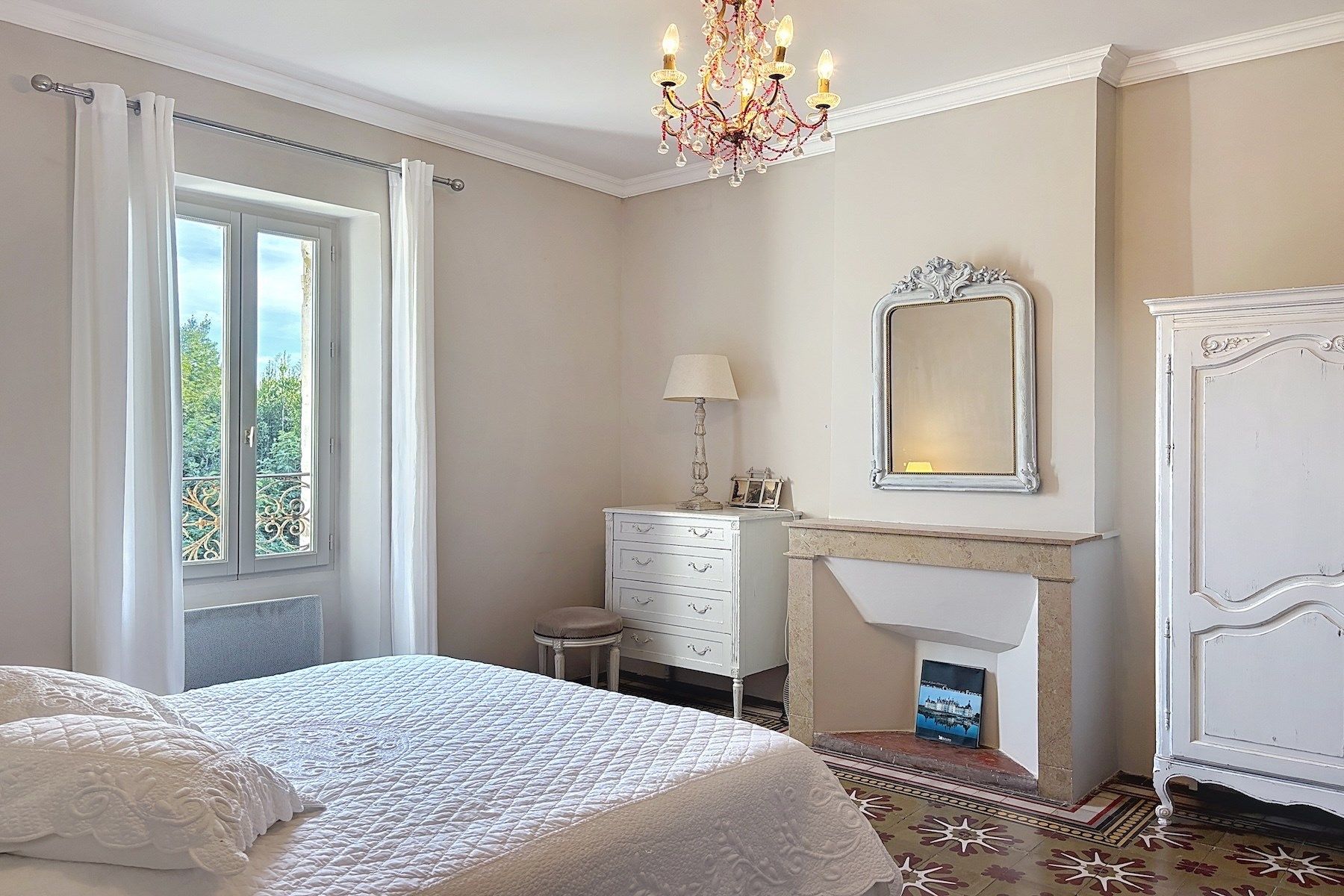 house 7 Rooms for sale on UZES (30700)