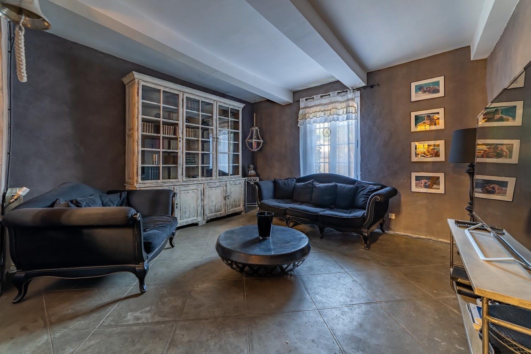 house 9 Rooms for sale on UZES (30700)