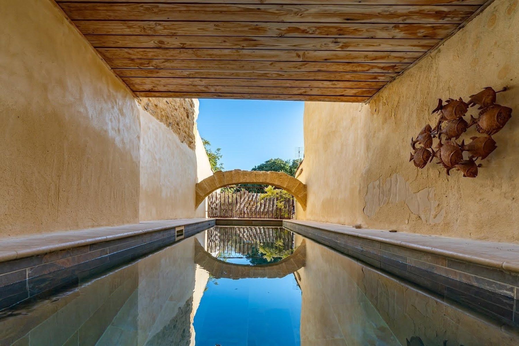 house 9 Rooms for sale on UZES (30700)