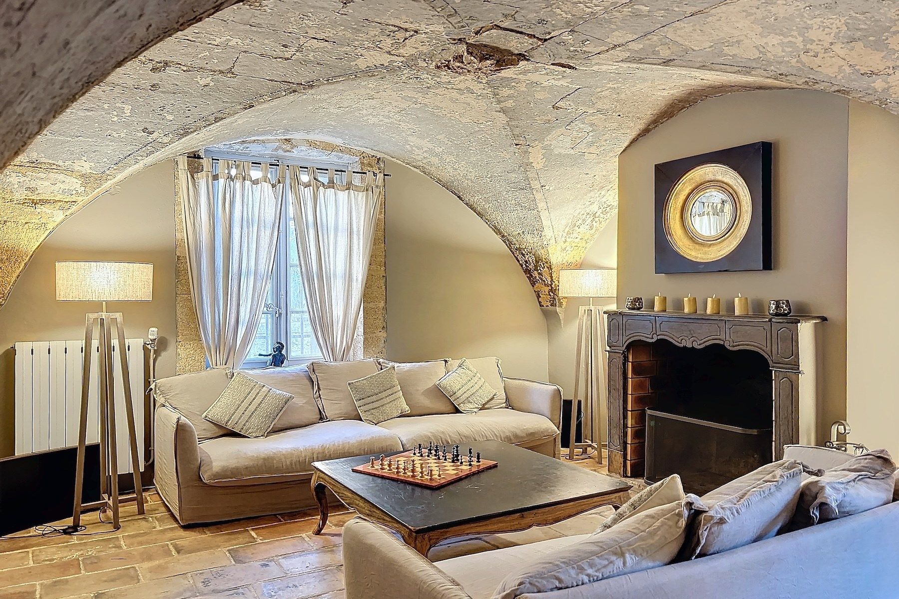 house 9 Rooms for sale on UZES (30700)