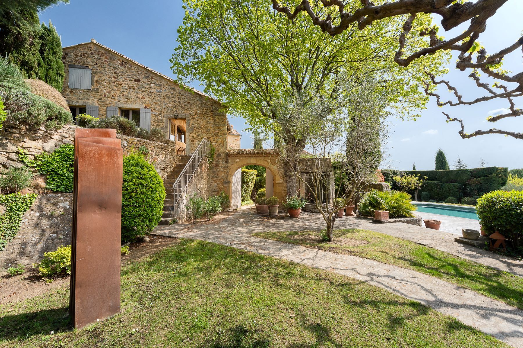 propriété 11 Pièces en vente sur UZES (30700)