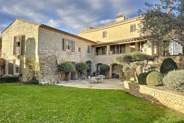 Vente Maison Saint-Maximin 8&nbsp;Pièces 405&nbsp;m²