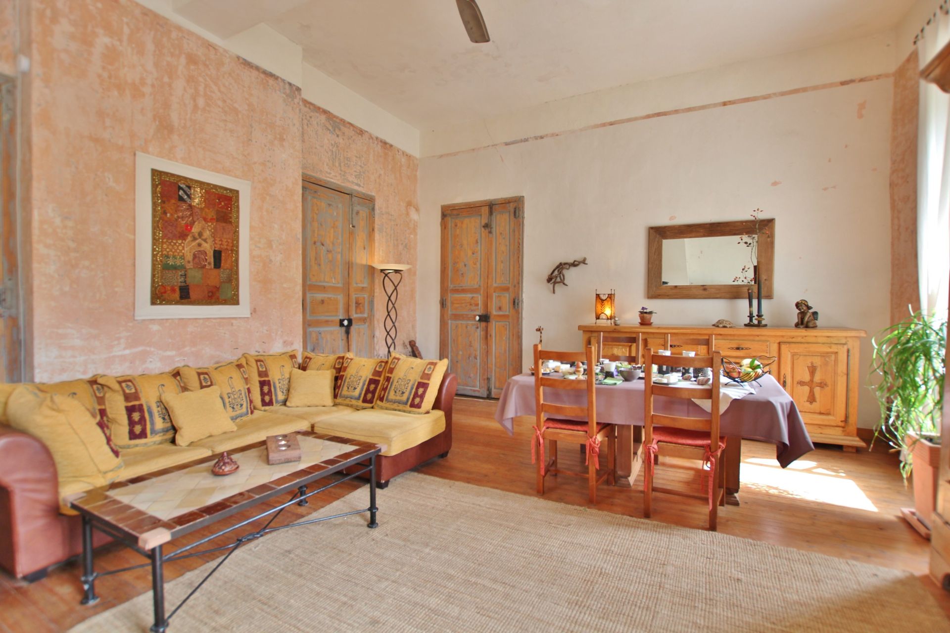 propriété 19 Pièces en vente sur LES VANS (07140)