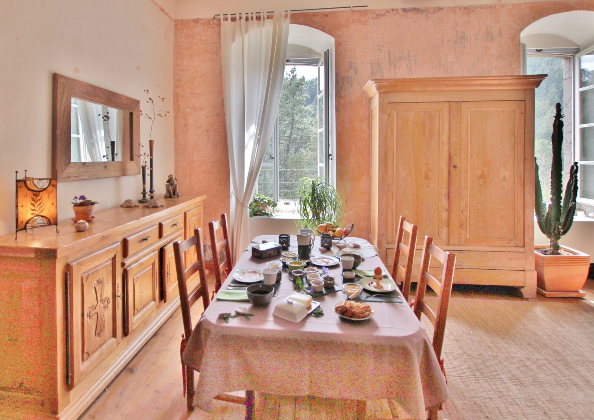 propriété 19 Pièces en vente sur LES VANS (07140)