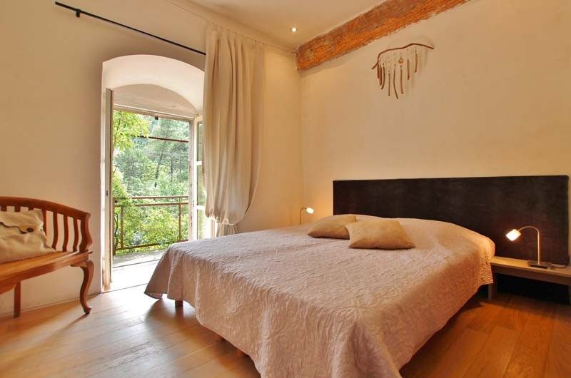 propriété 19 Pièces en vente sur LES VANS (07140)