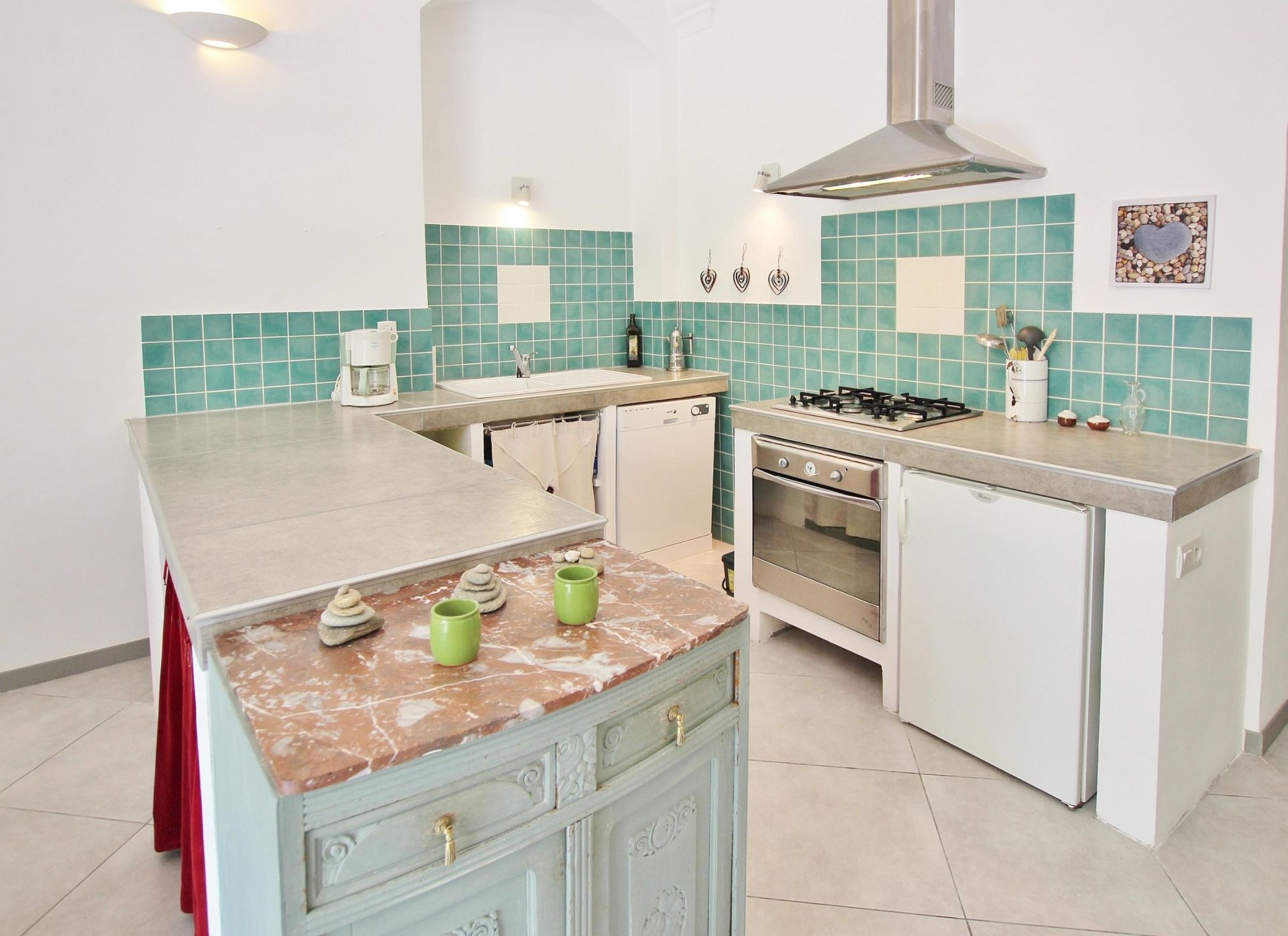 propriété 19 Pièces en vente sur LES VANS (07140)