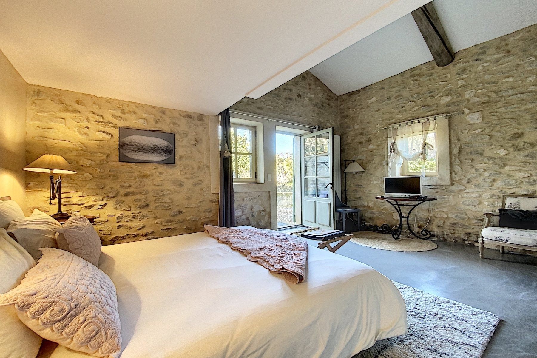 maison 10 Pièces en vente sur UZES (30700)