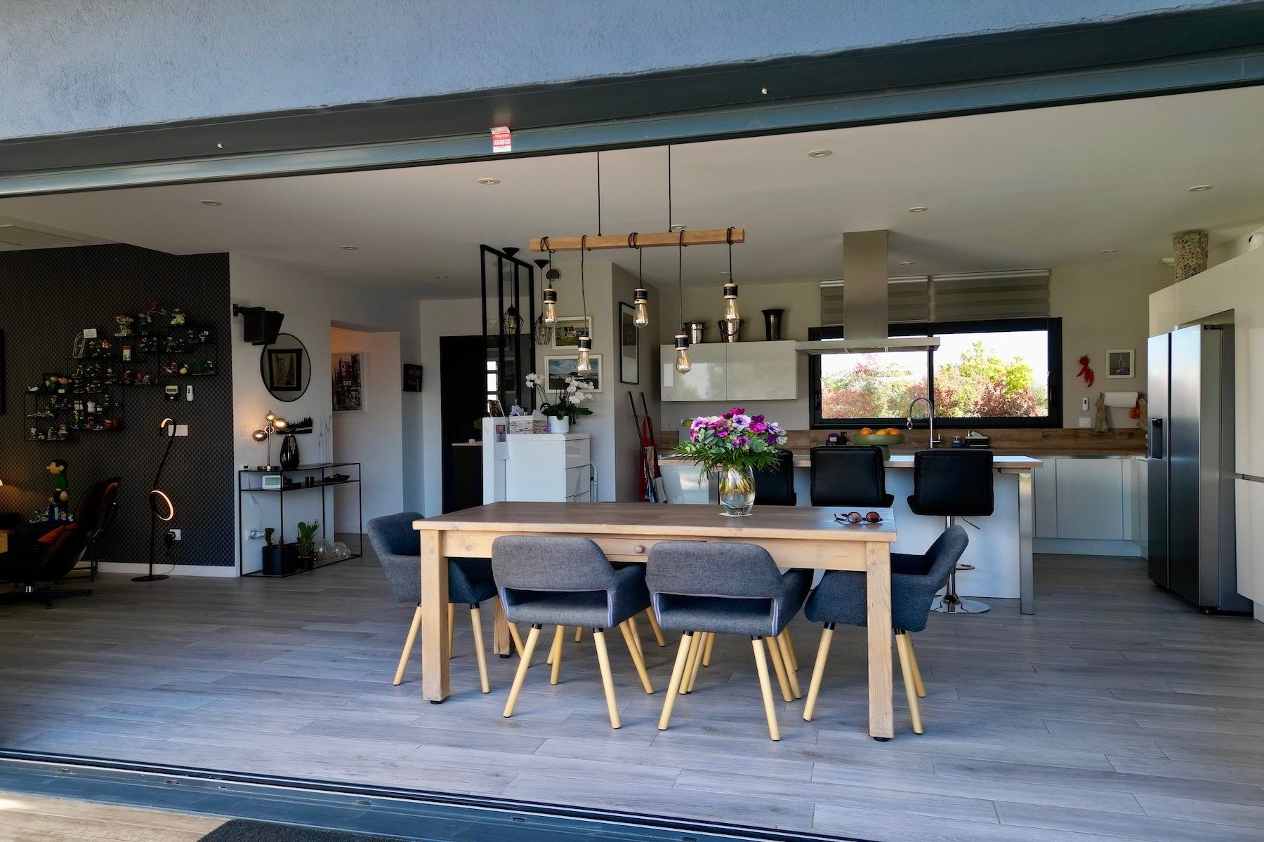 villa 5 Rooms for sale on NIMES (30900)