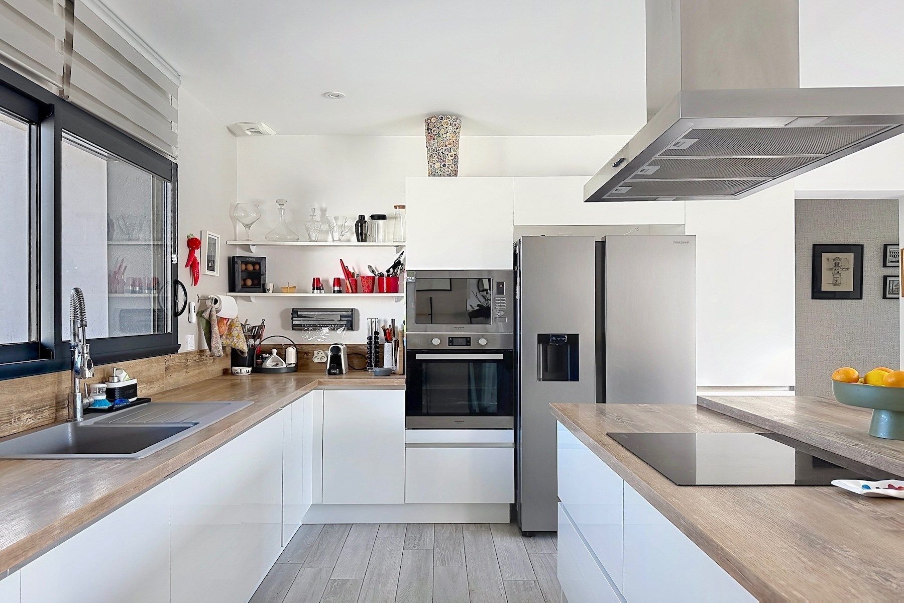 villa 5 Rooms for sale on NIMES (30900)