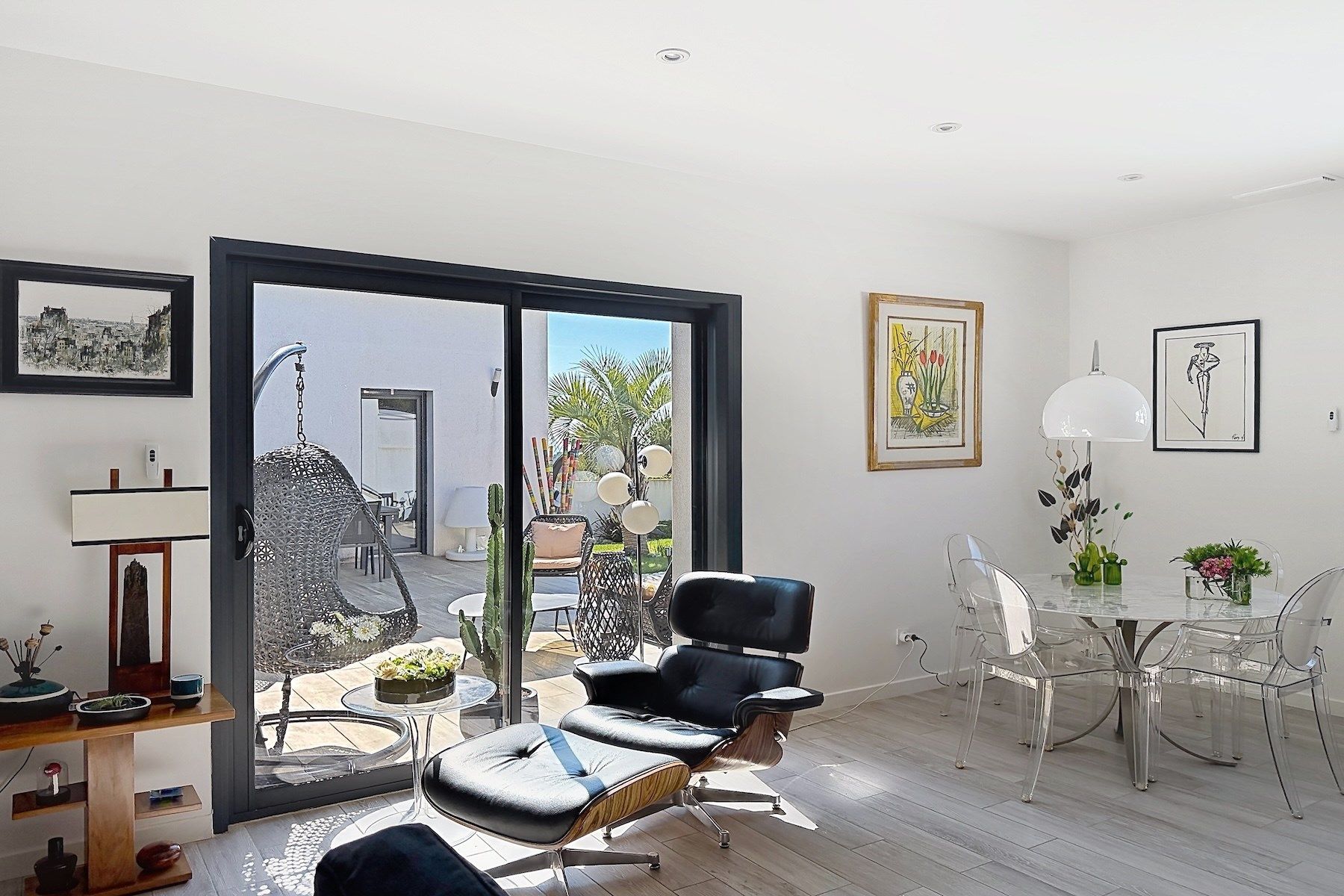villa 5 Rooms for sale on NIMES (30900)