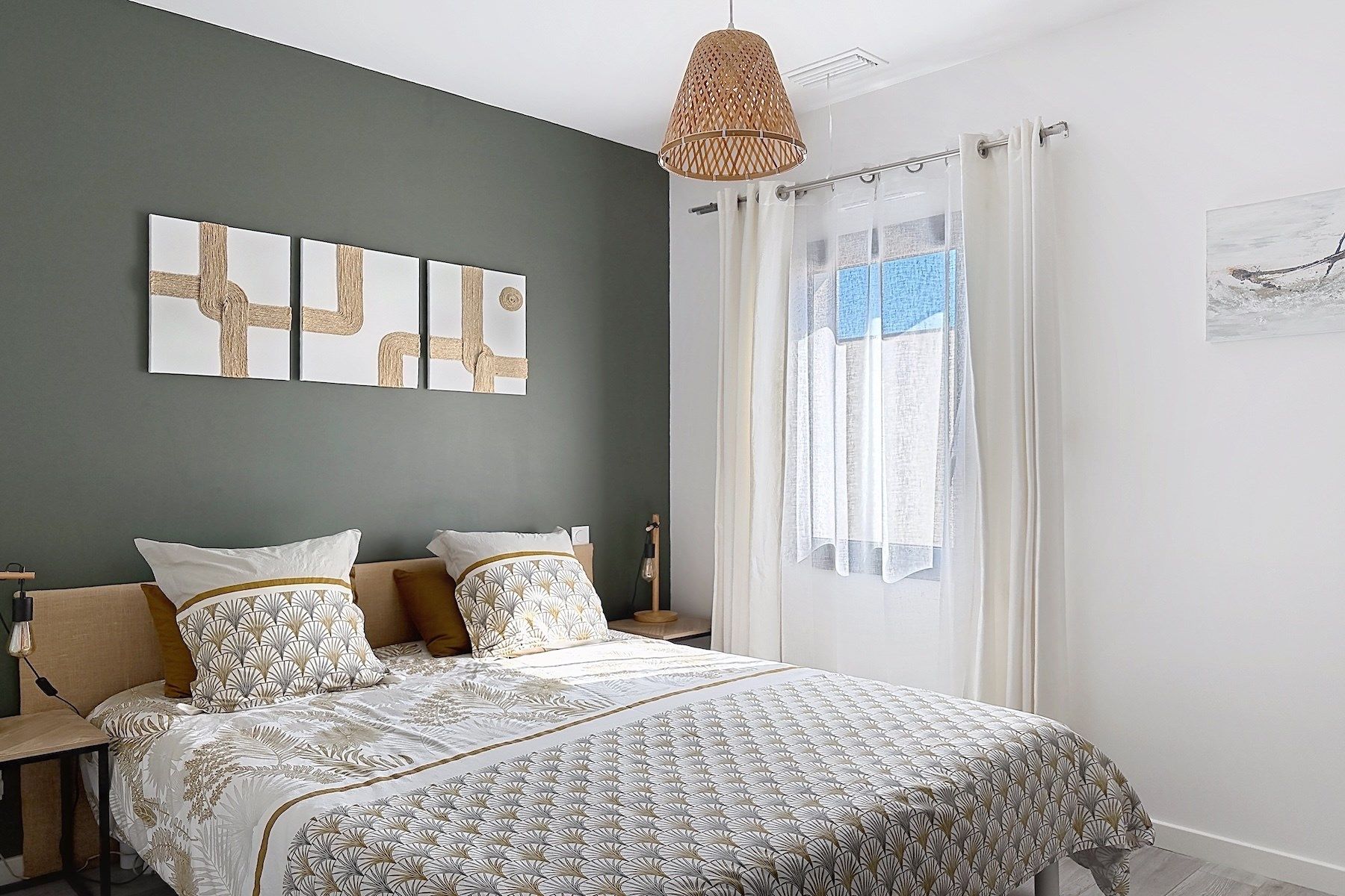villa 5 Rooms for sale on NIMES (30900)
