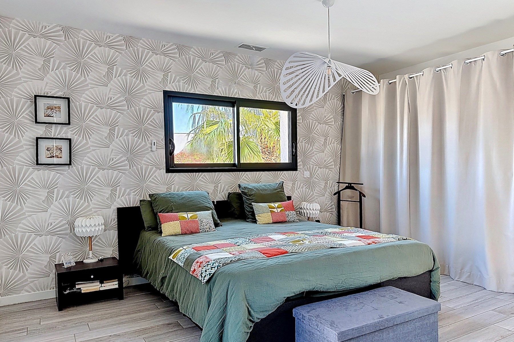 villa 5 Rooms for sale on NIMES (30900)