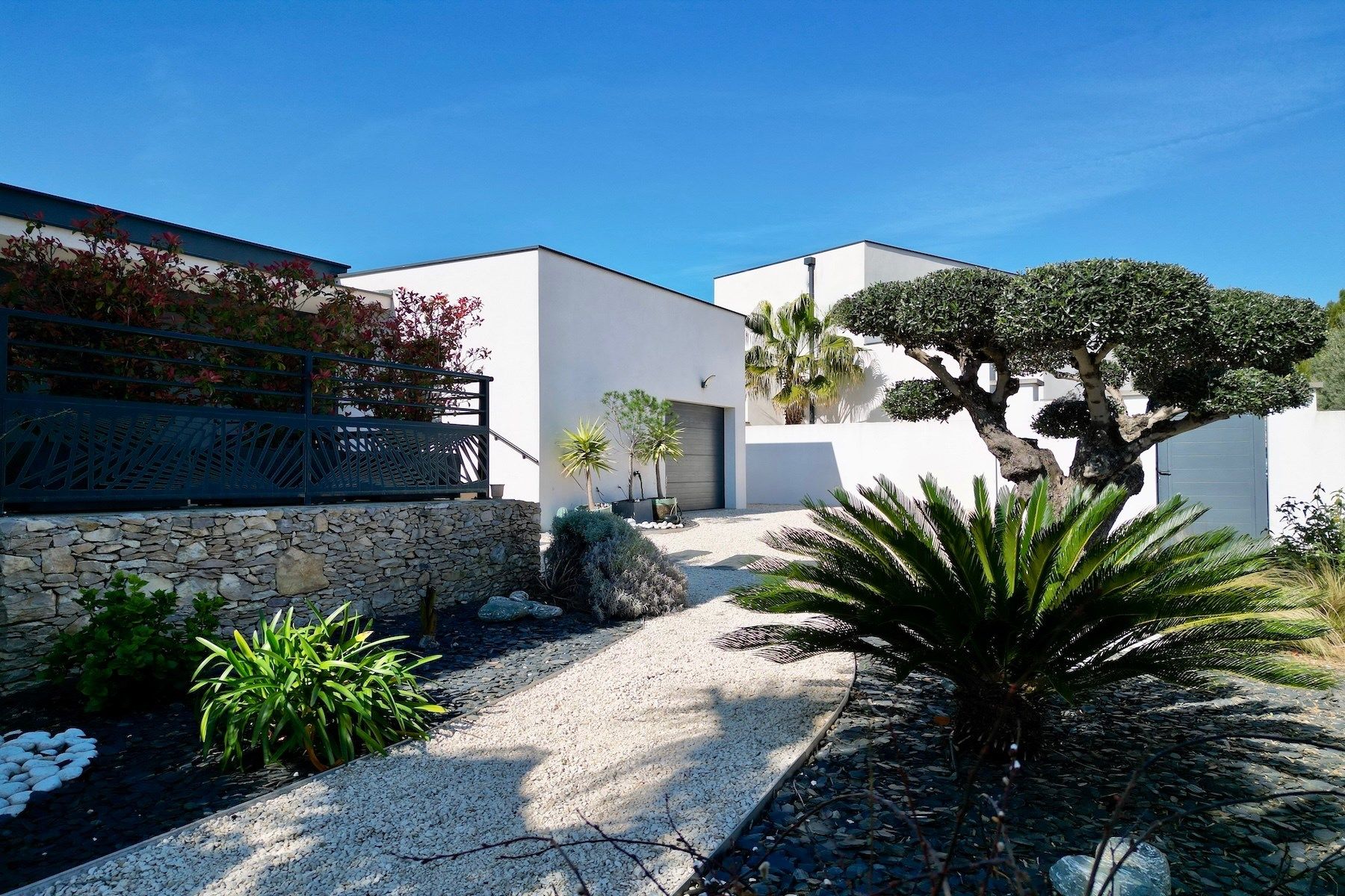 villa 5 Rooms for sale on NIMES (30900)