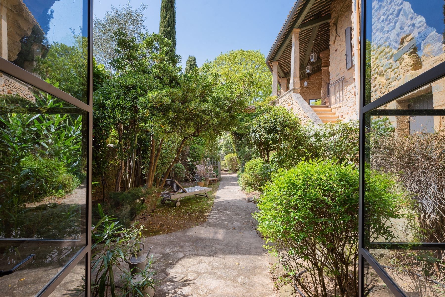 house 8 Rooms for sale on UZES (30700)