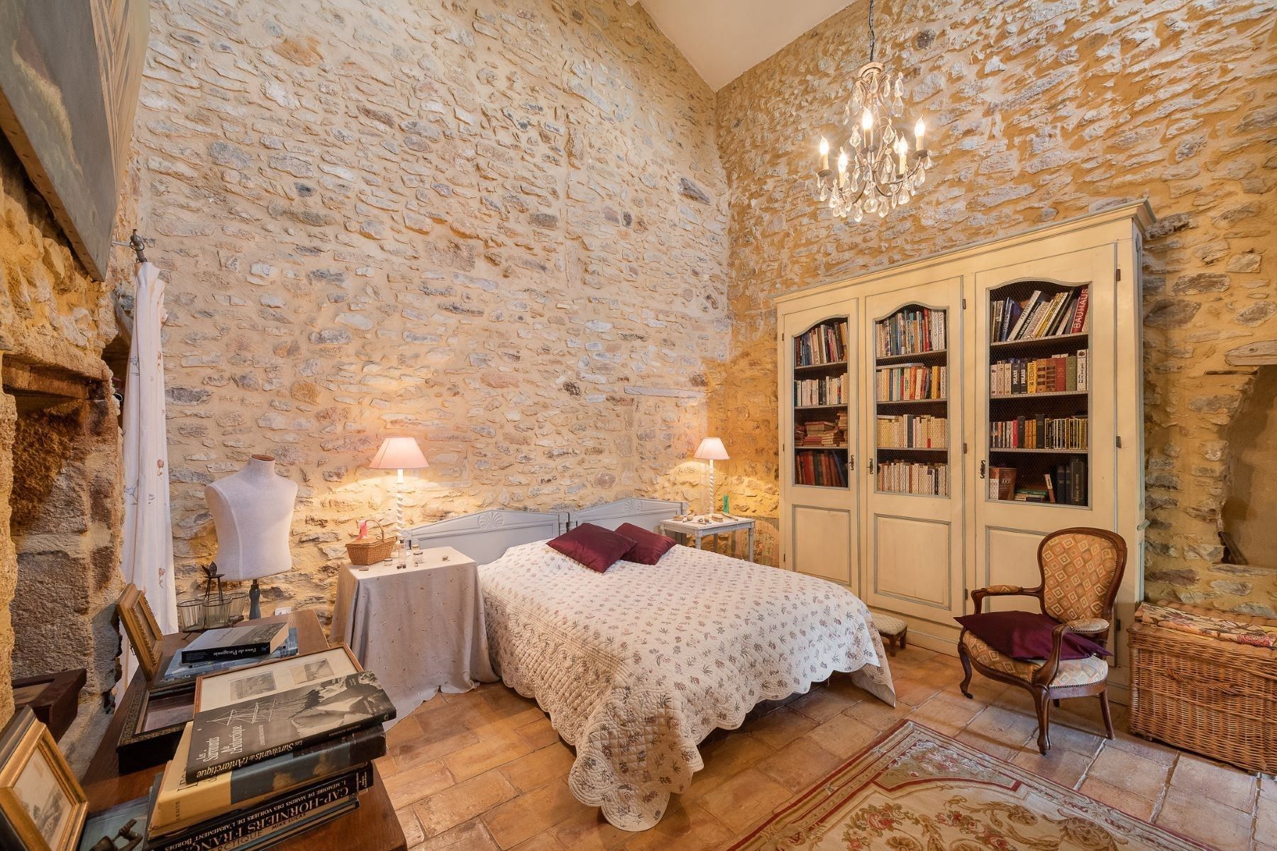 house 8 Rooms for sale on UZES (30700)