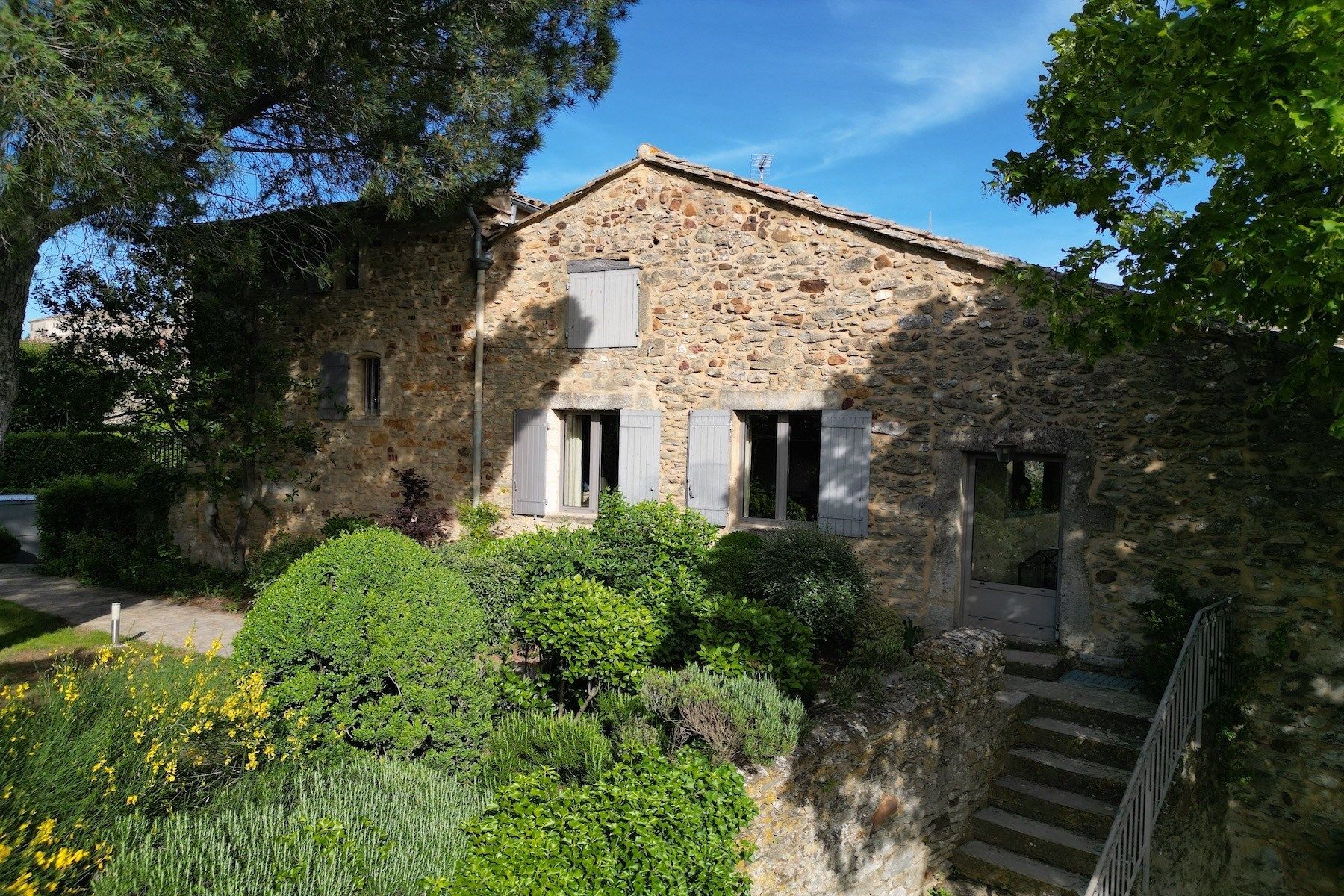 house 8 Rooms for sale on UZES (30700)