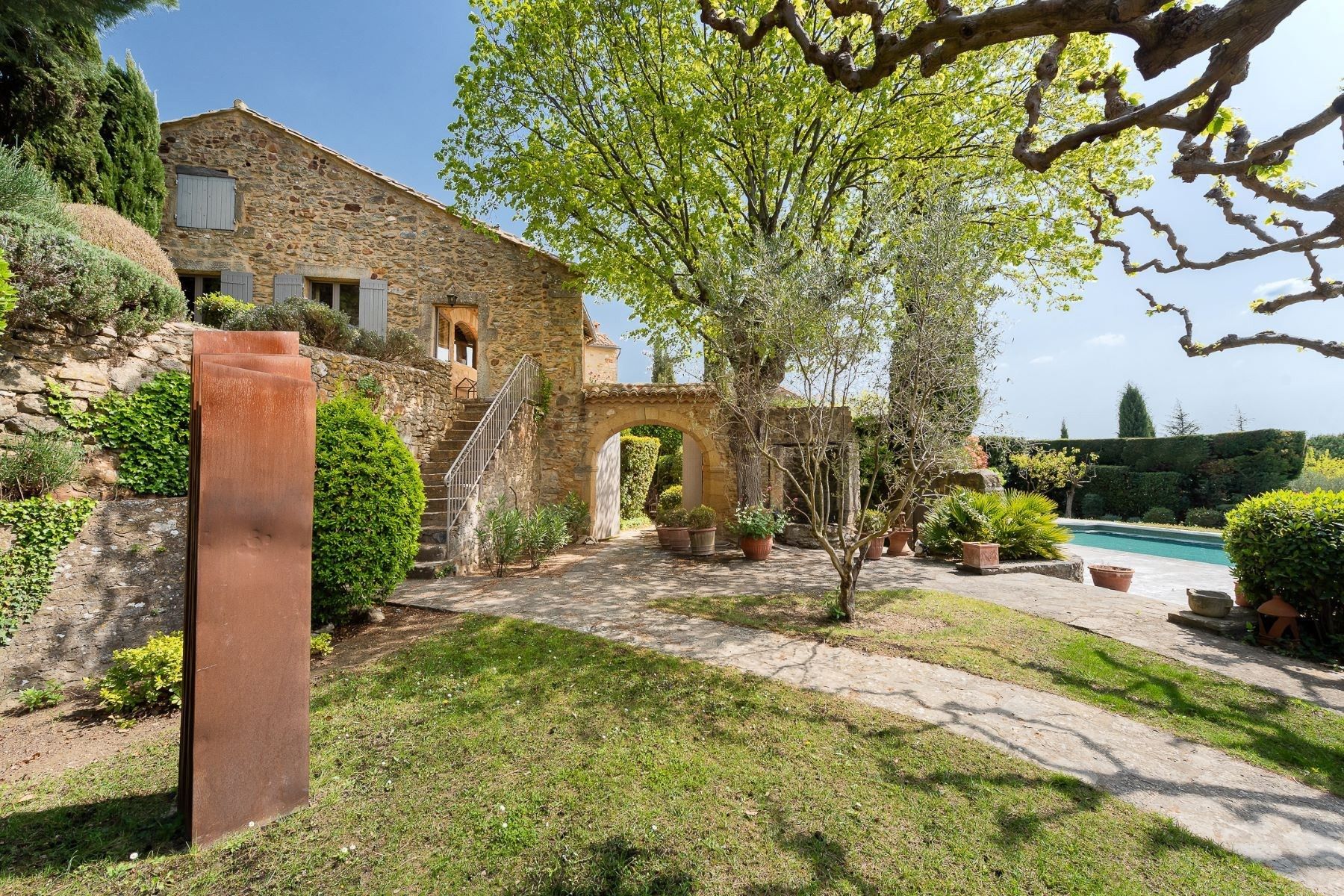 house 8 Rooms for sale on UZES (30700)