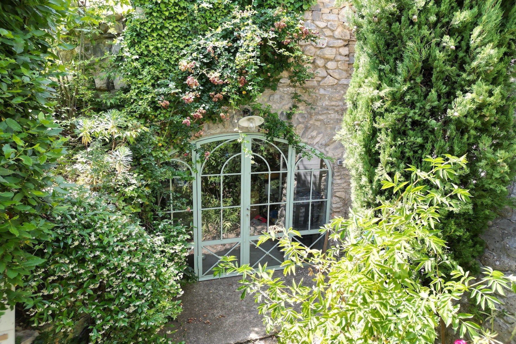 house 10 Rooms for sale on LUSSAN (30580)