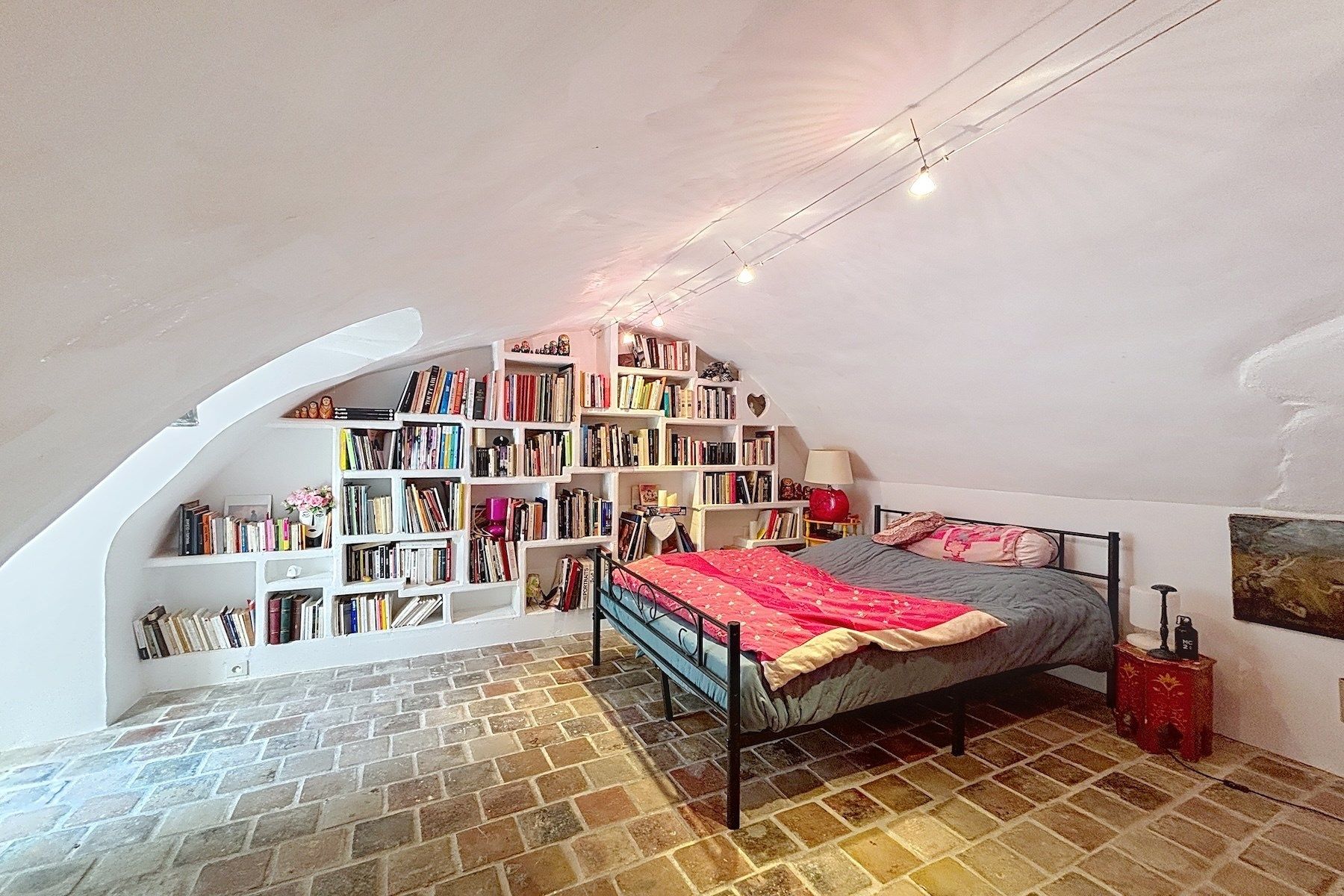 house 10 Rooms for sale on LUSSAN (30580)