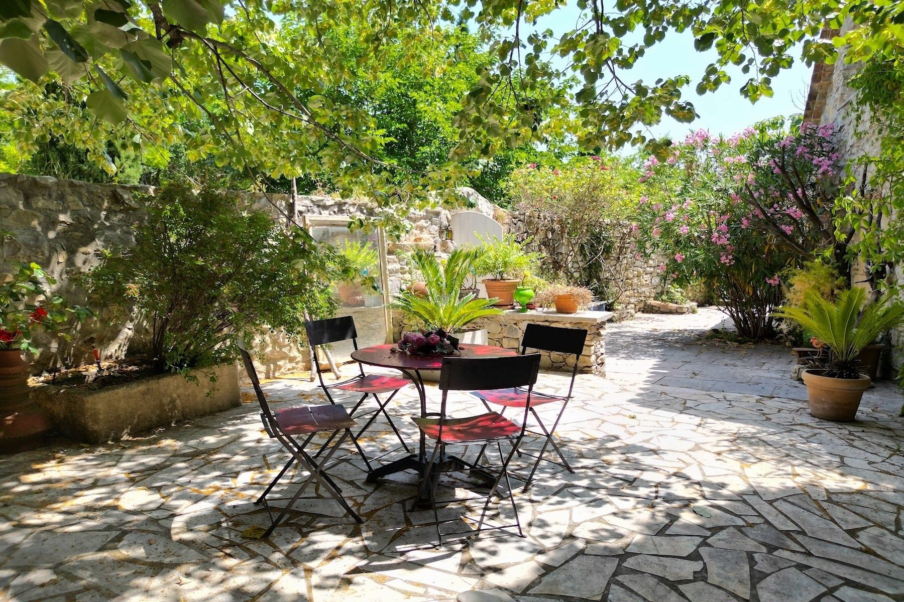 house 10 Rooms for sale on LUSSAN (30580)