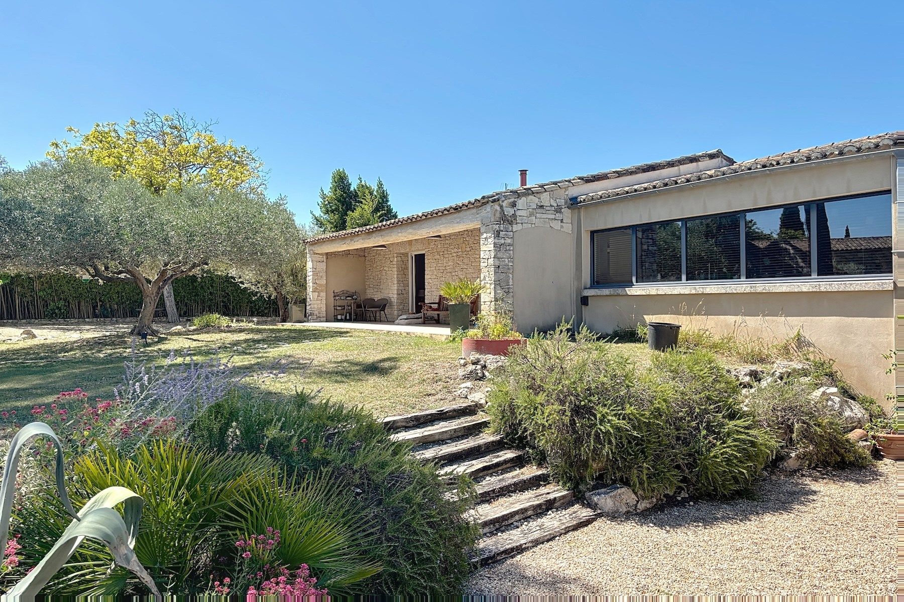 property 10 Rooms for sale on UZES (30700)