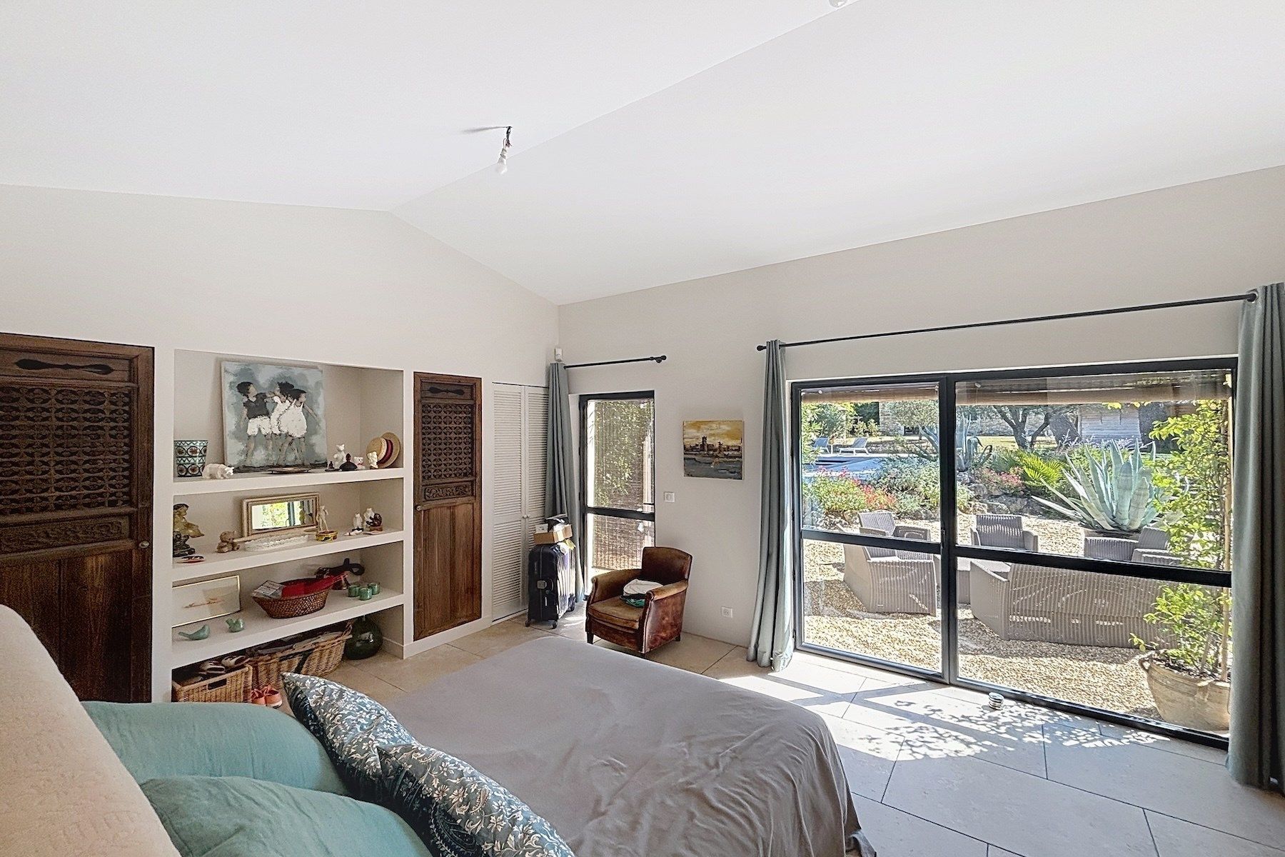 property 10 Rooms for sale on UZES (30700)