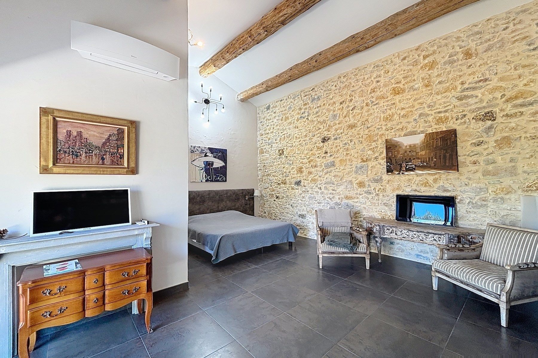 property 10 Rooms for sale on UZES (30700)