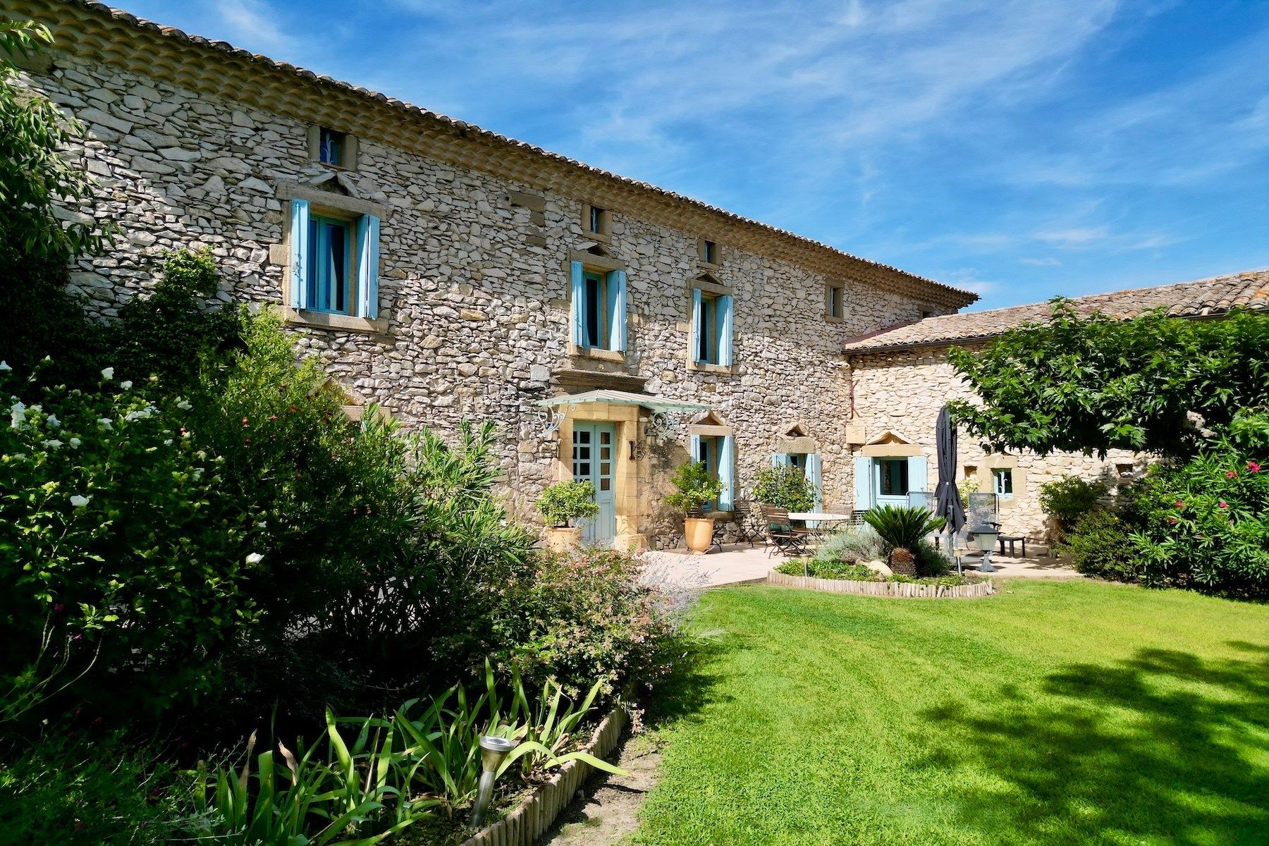 house 9 Rooms for sale on UZES (30700)