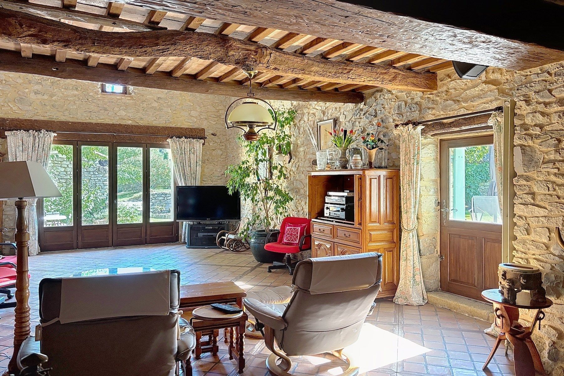 house 9 Rooms for sale on UZES (30700)