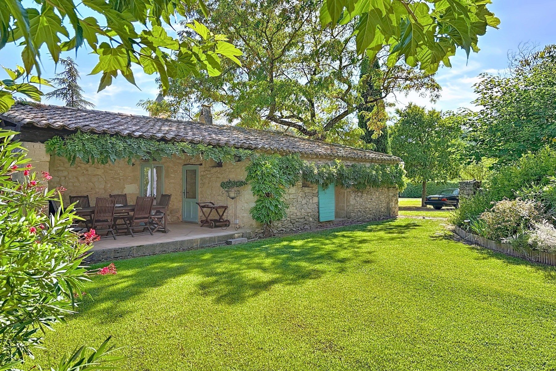 house 9 Rooms for sale on UZES (30700)