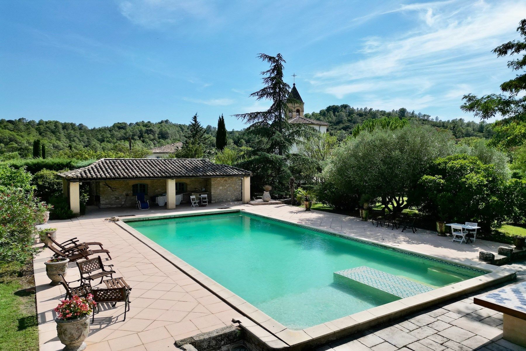 house 9 Rooms for sale on UZES (30700)