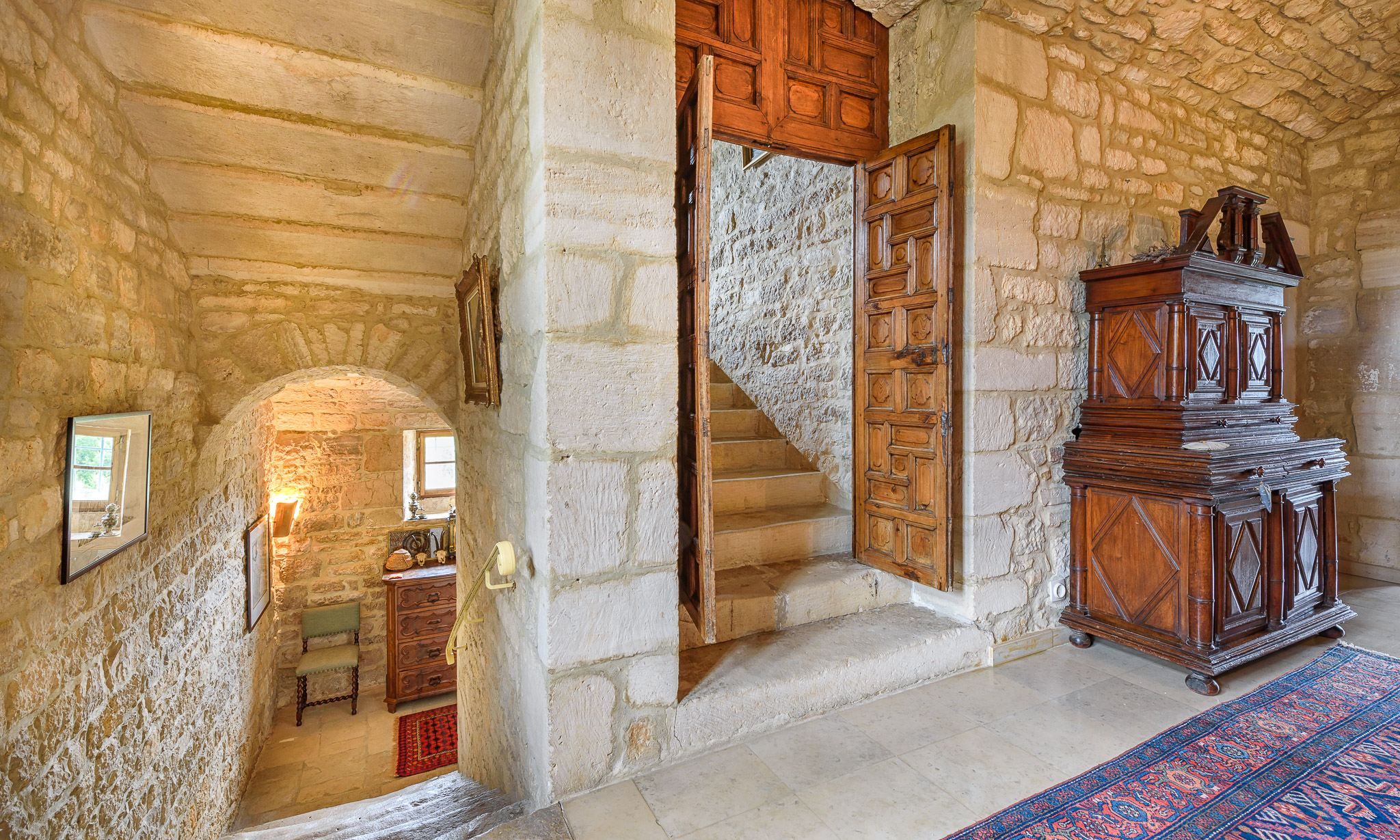 castle 16 Rooms for sale on BARJAC (30430)