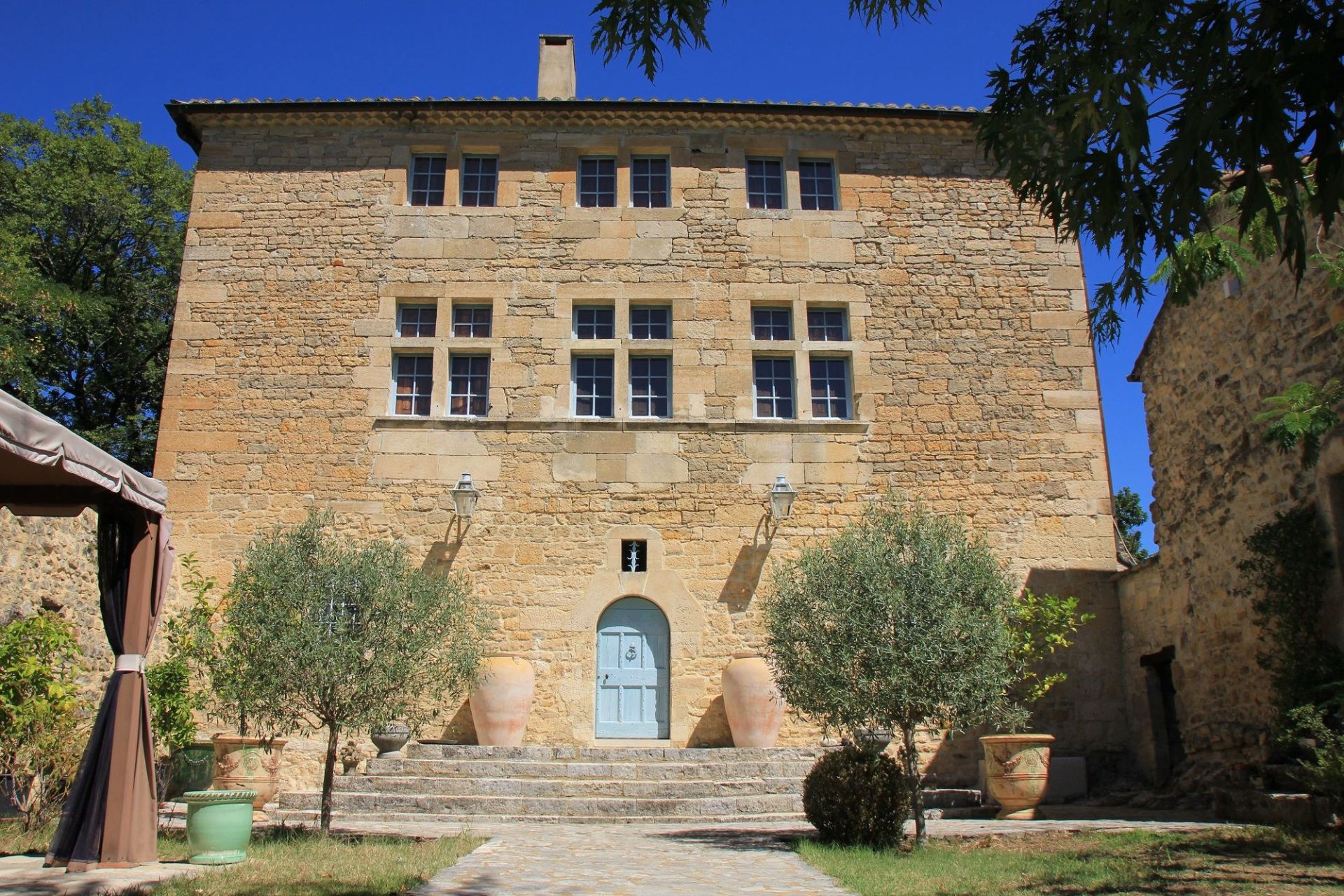 castle 16 Rooms for sale on BARJAC (30430)
