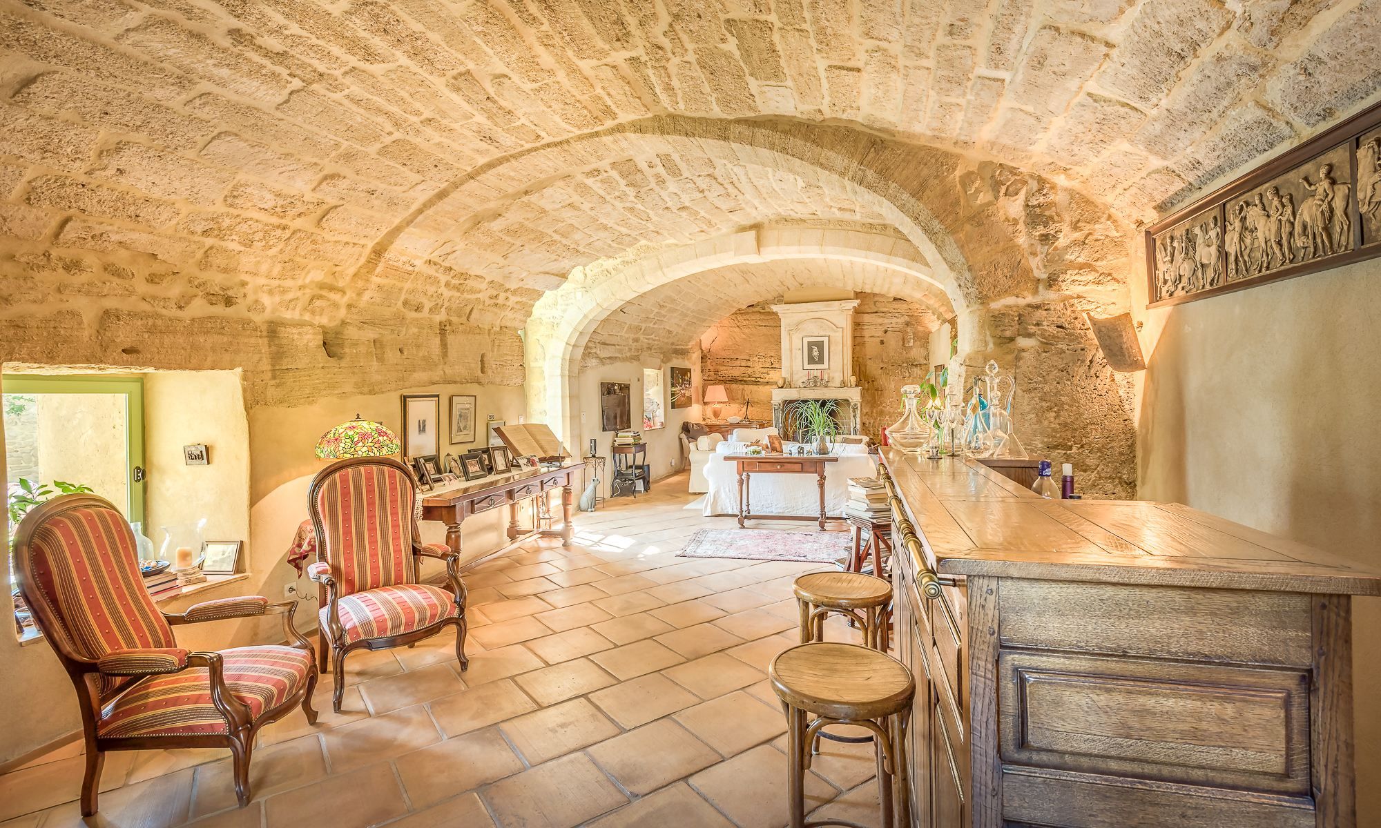 house 9 Rooms for sale on UZES (30700)