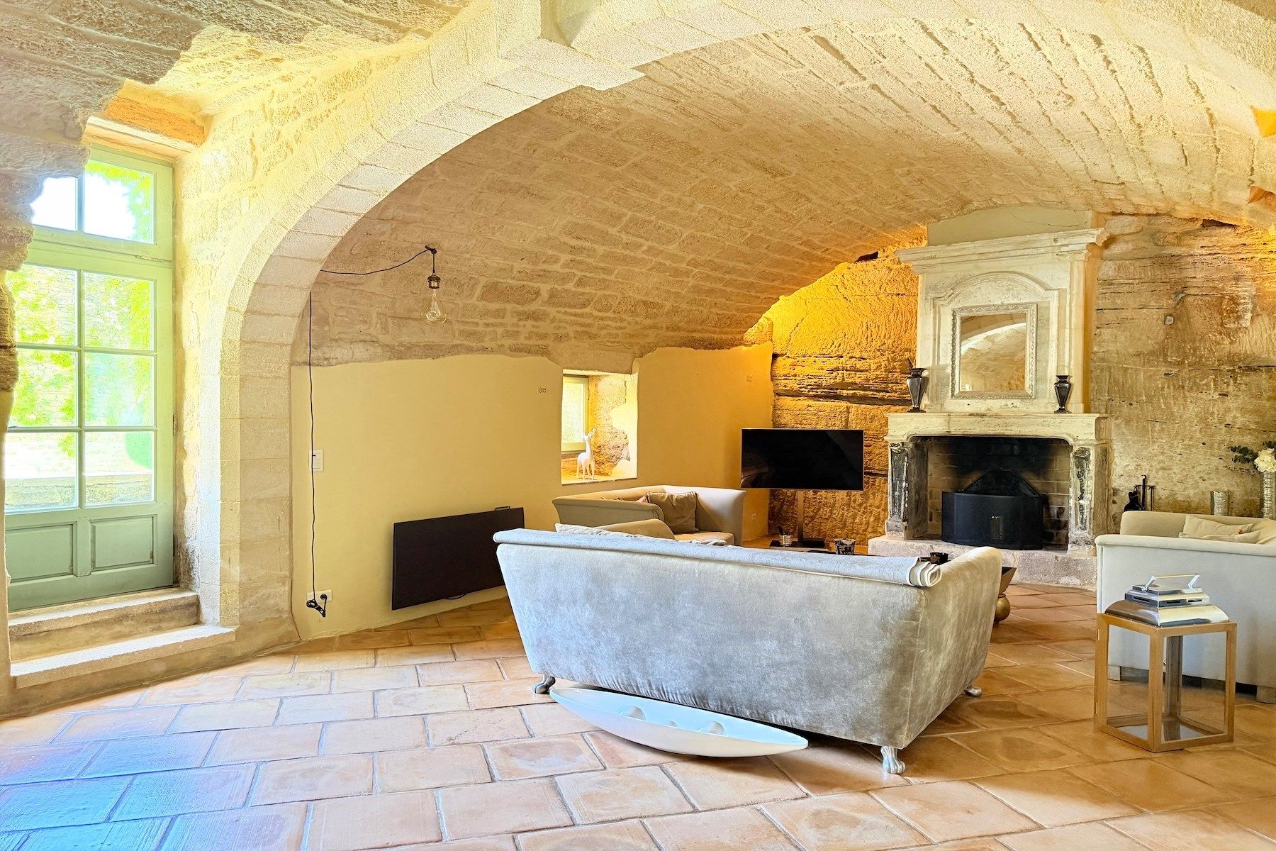 house 9 Rooms for sale on UZES (30700)