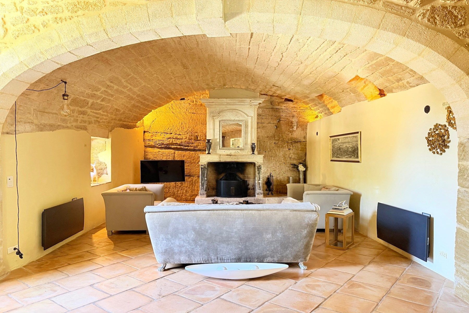 house 9 Rooms for sale on UZES (30700)