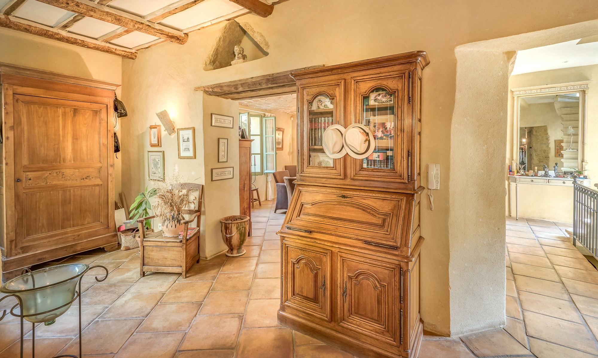 house 9 Rooms for sale on UZES (30700)